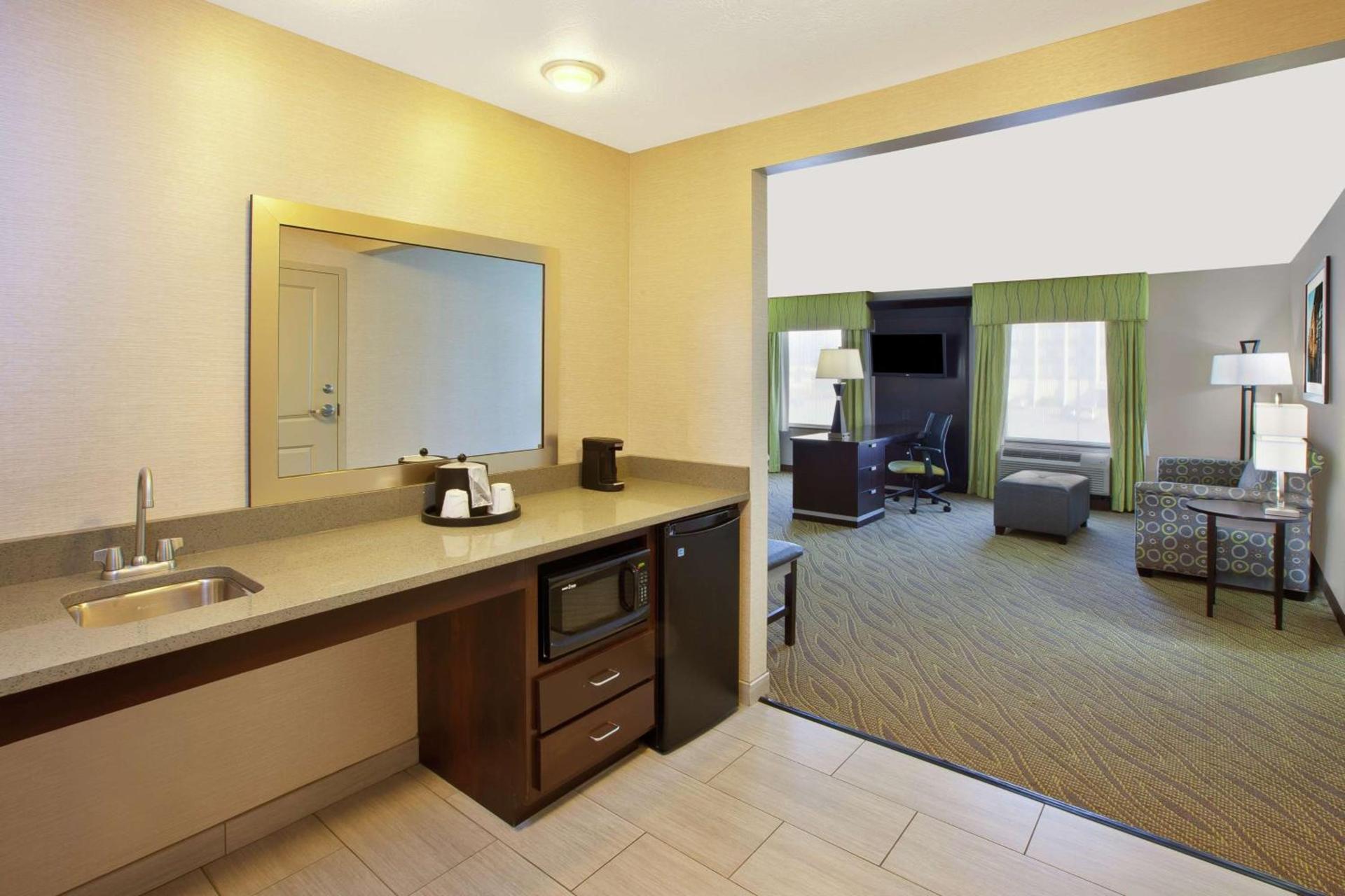 Hampton Inn & Suites - Elyria photo 21