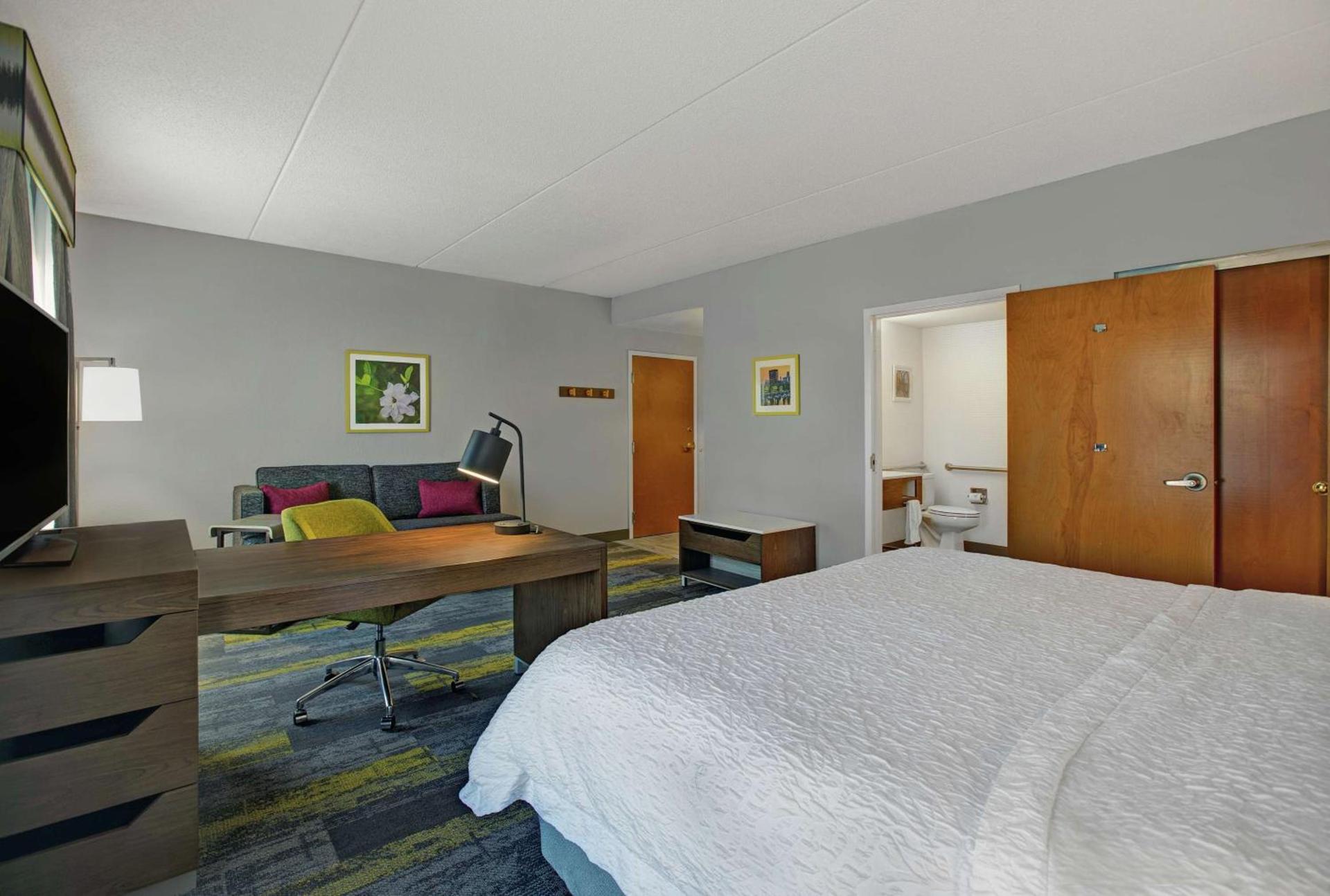 Hampton Inn & Suites Augusta West photo 21