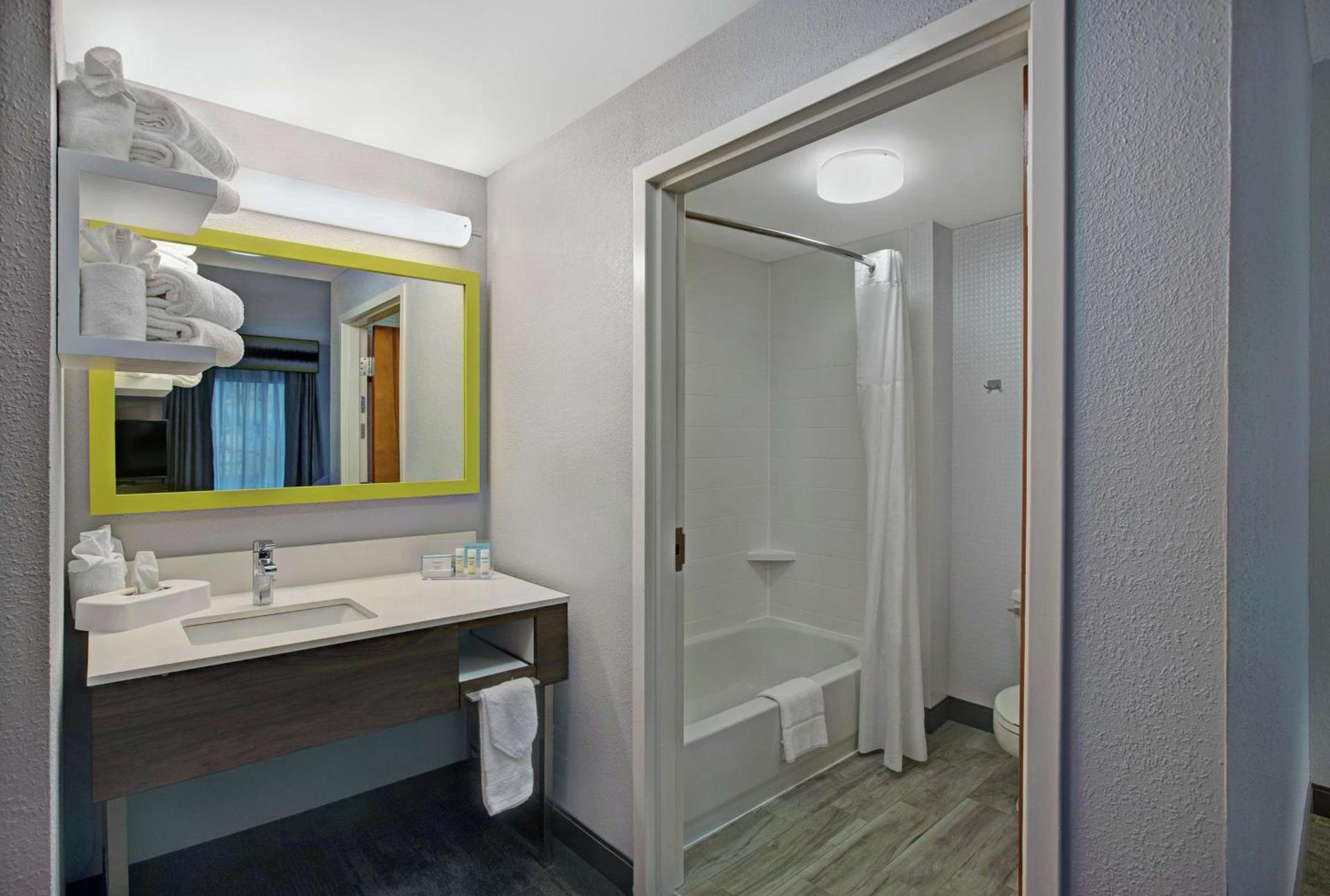 Hampton Inn & Suites Augusta West photo 27
