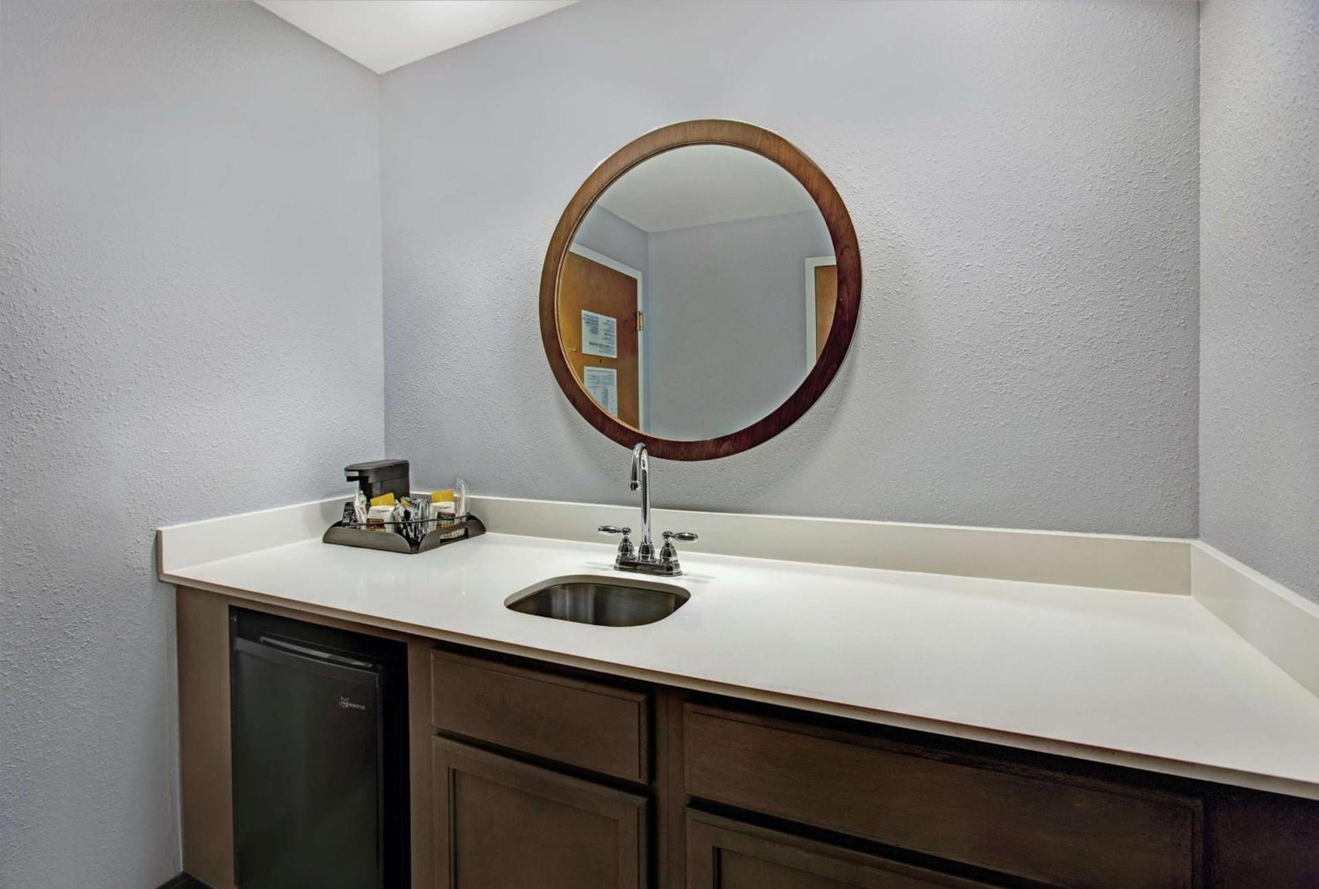 Hampton Inn & Suites Augusta West photo 43