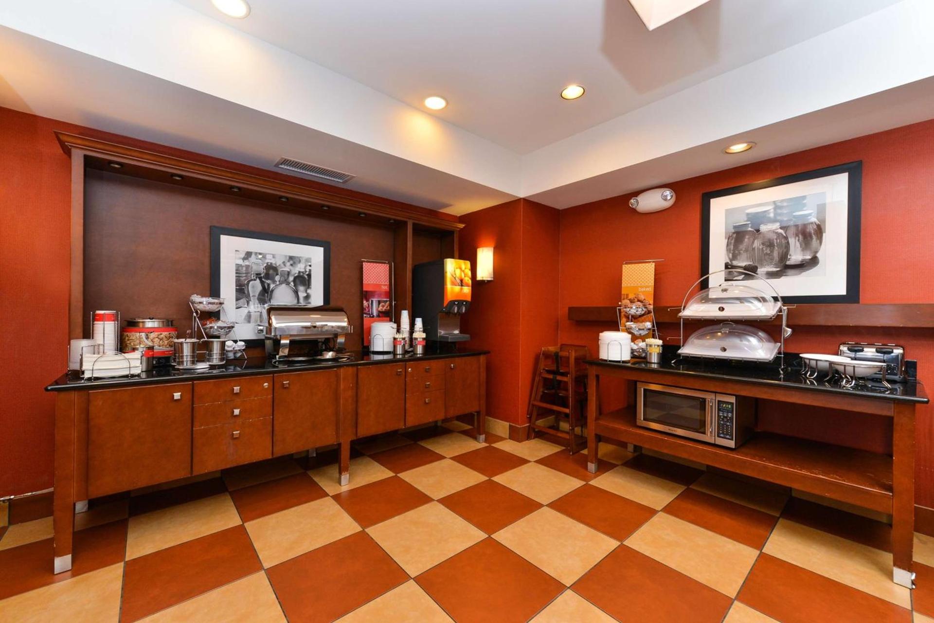 Hampton Inn Yorkville photo 14