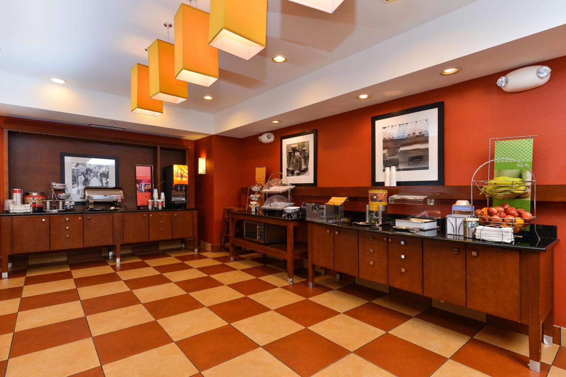 Hampton Inn Yorkville photo 15