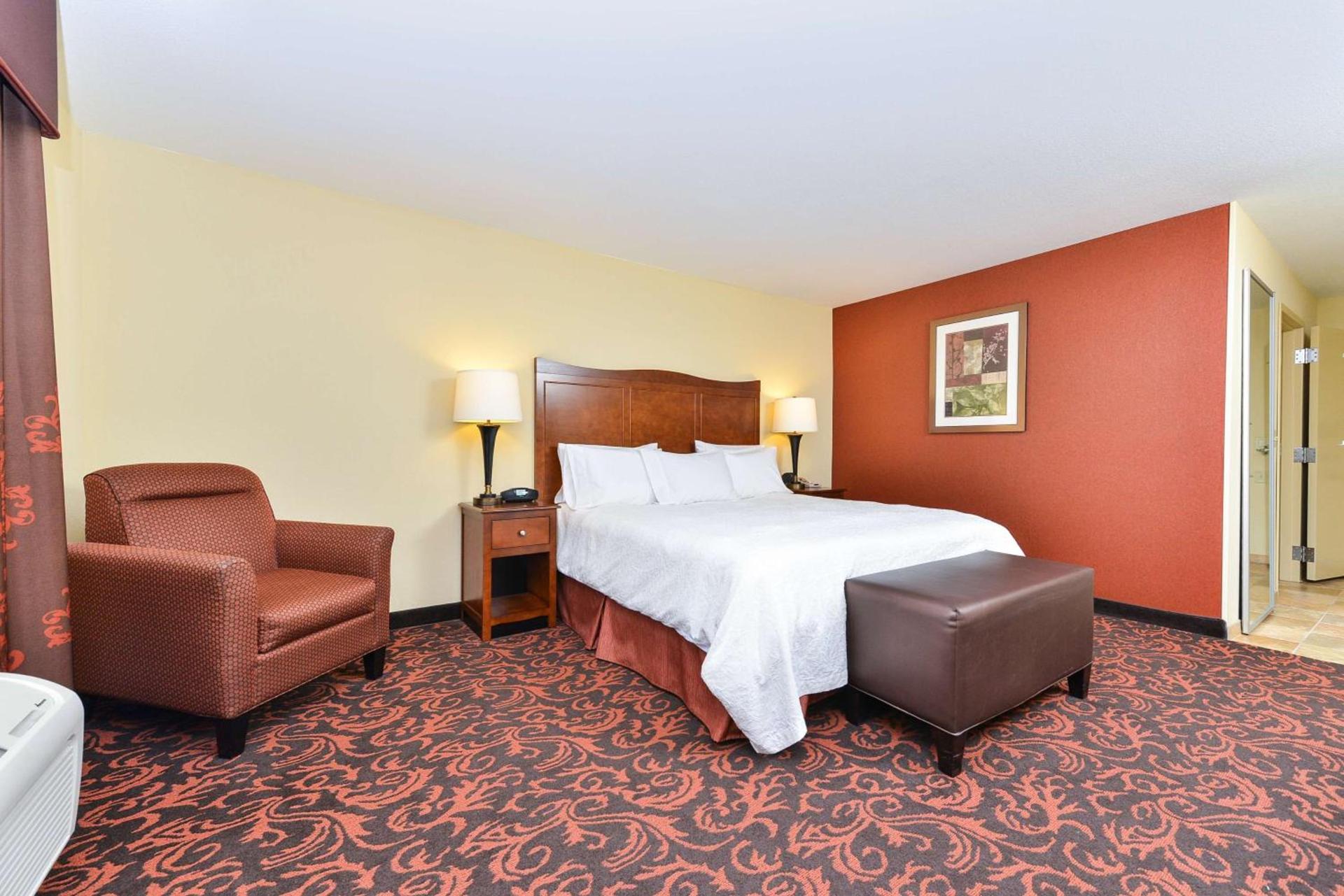 Hampton Inn Yorkville photo 26