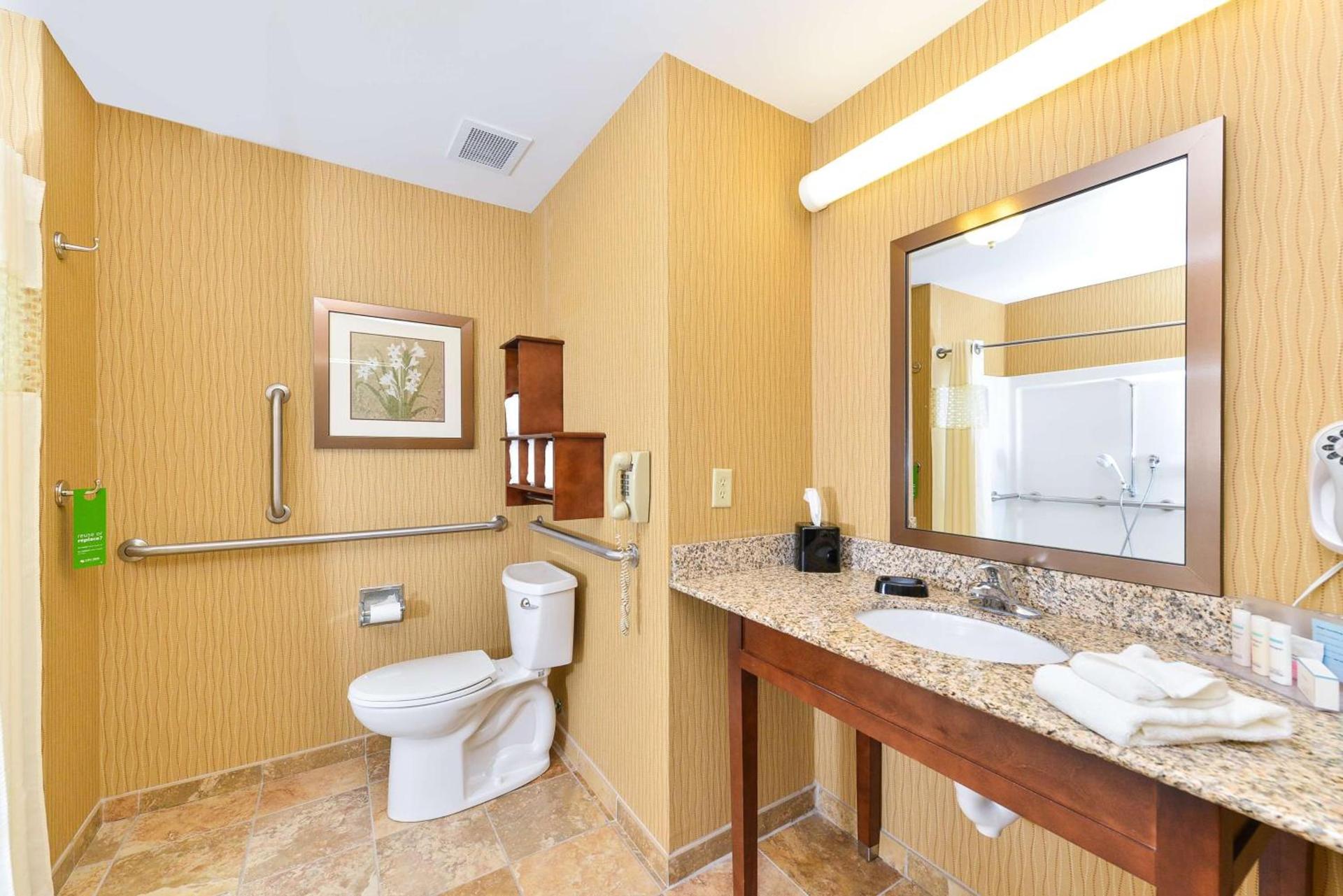 Hampton Inn Yorkville photo 28