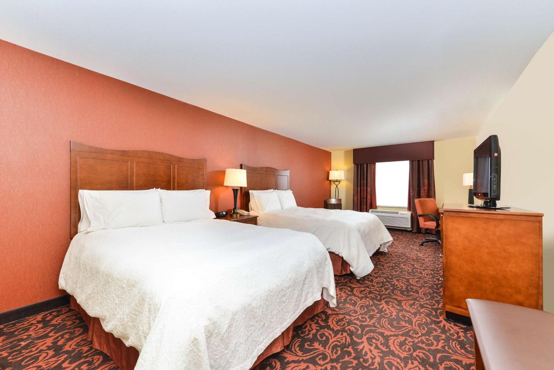 Hampton Inn Yorkville photo 30