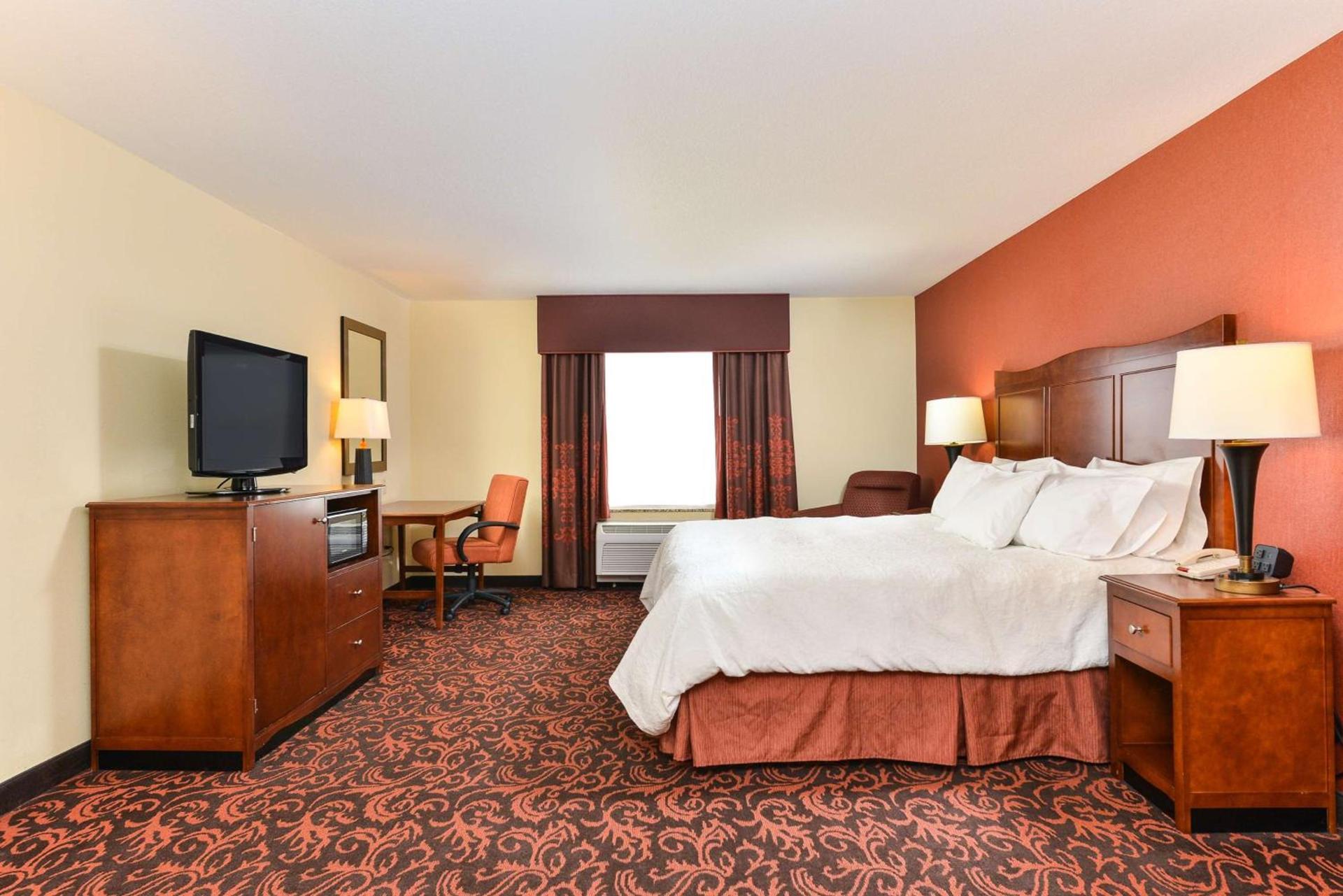 Hampton Inn Yorkville photo 32
