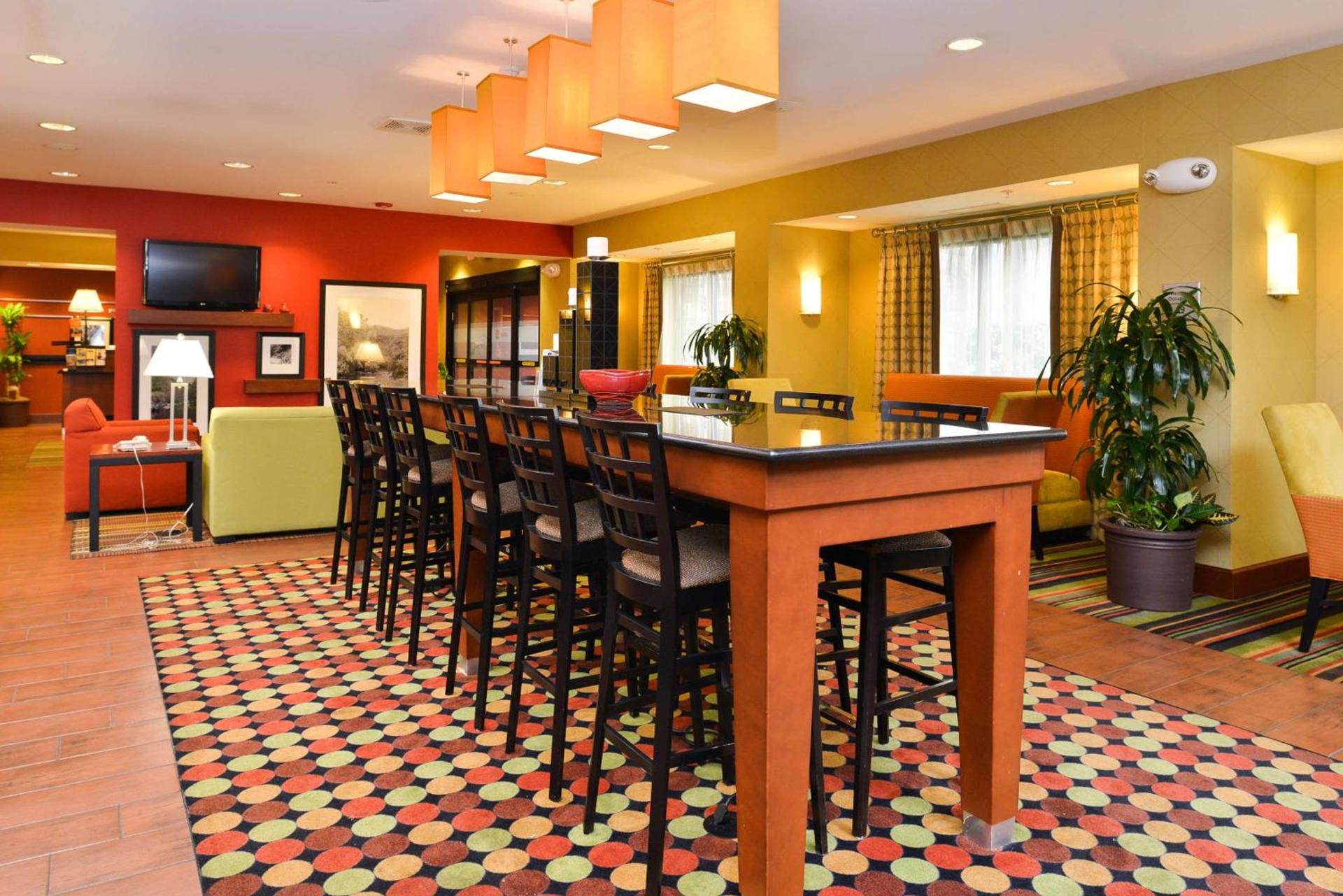 Hampton Inn Yorkville photo 6