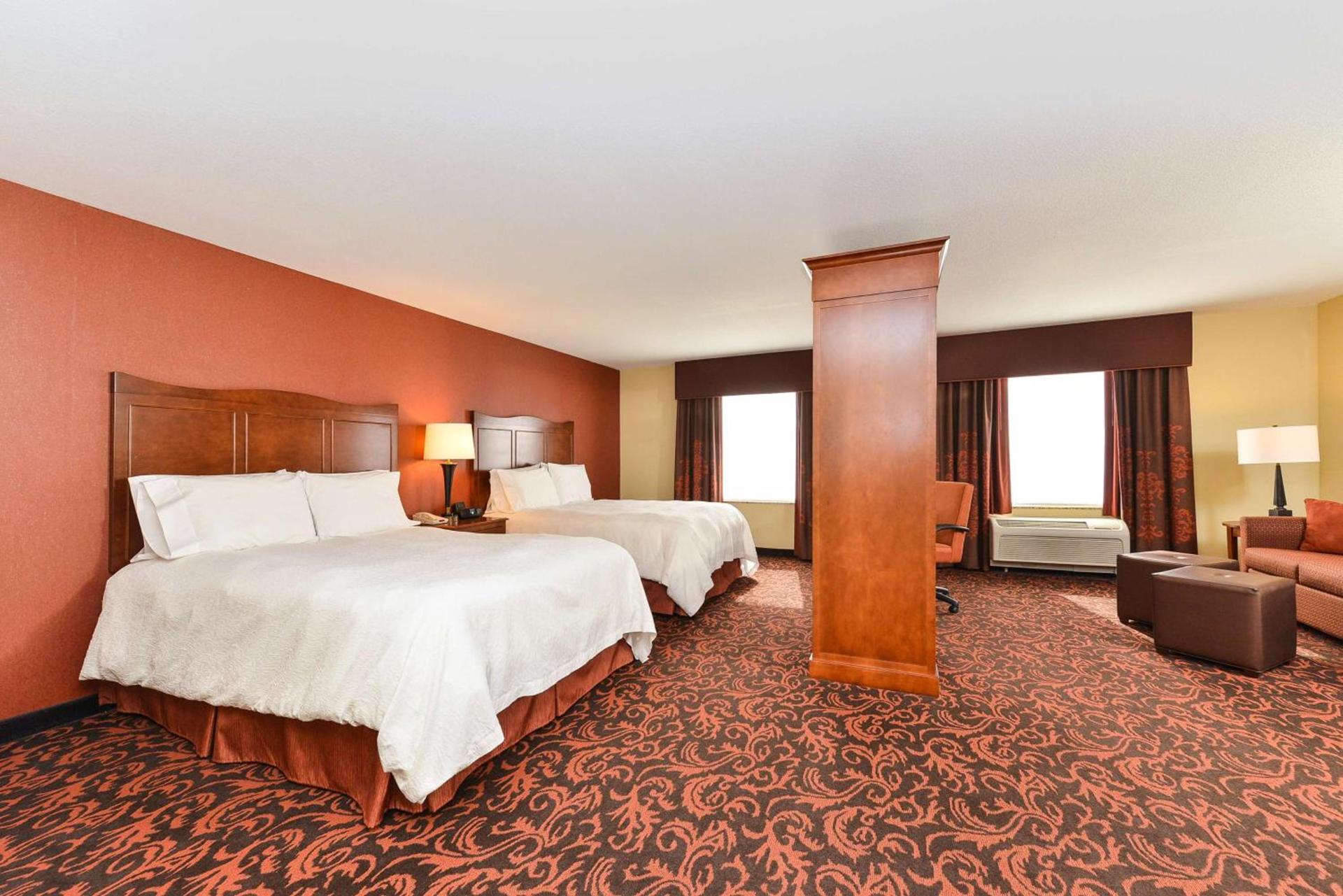 Hampton Inn Yorkville photo 35
