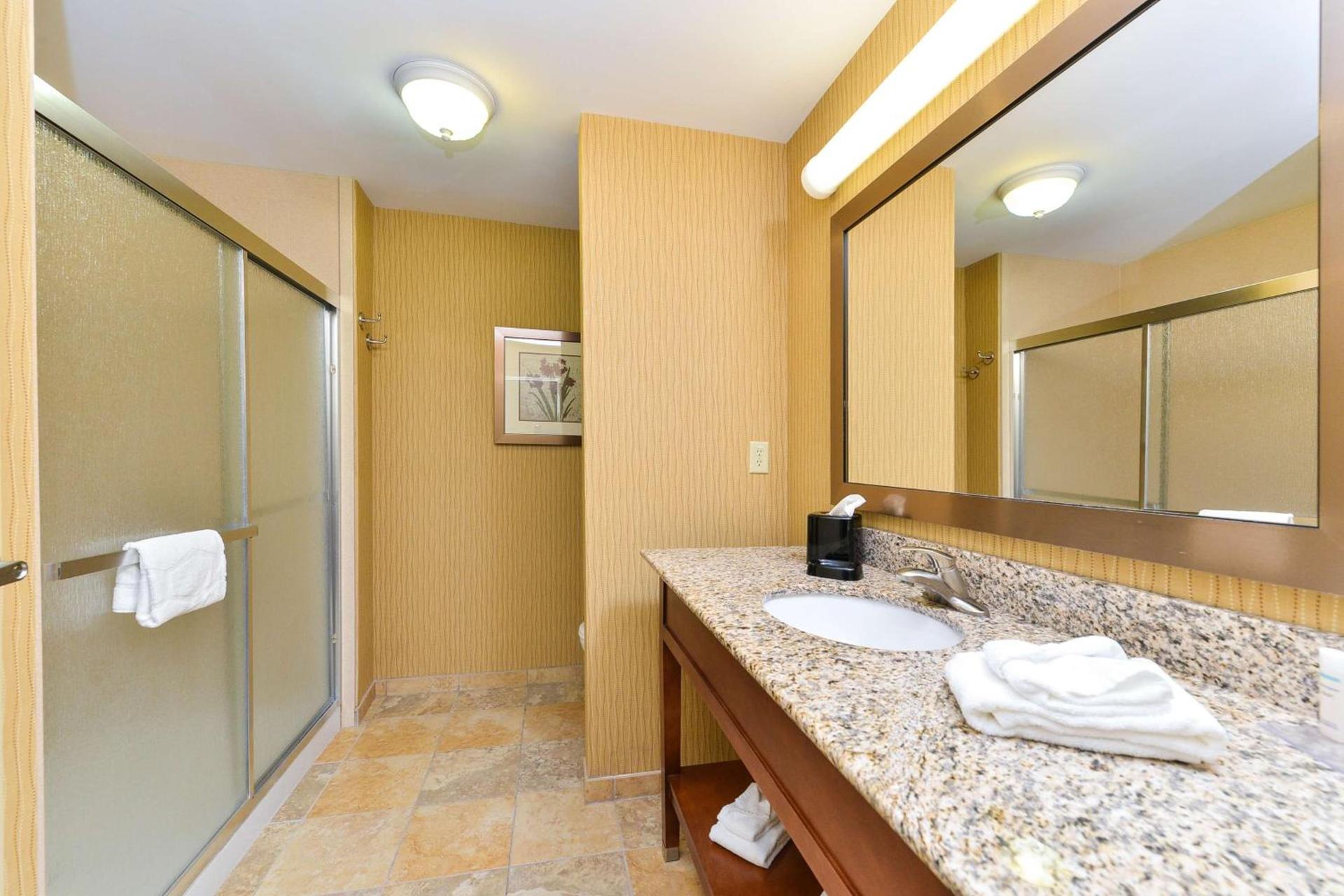 Hampton Inn Yorkville photo 37