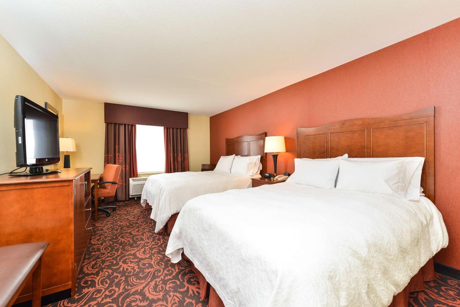 Hampton Inn Yorkville photo 38
