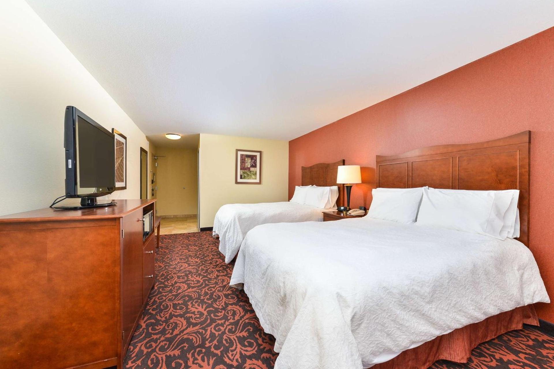 Hampton Inn Yorkville photo 36