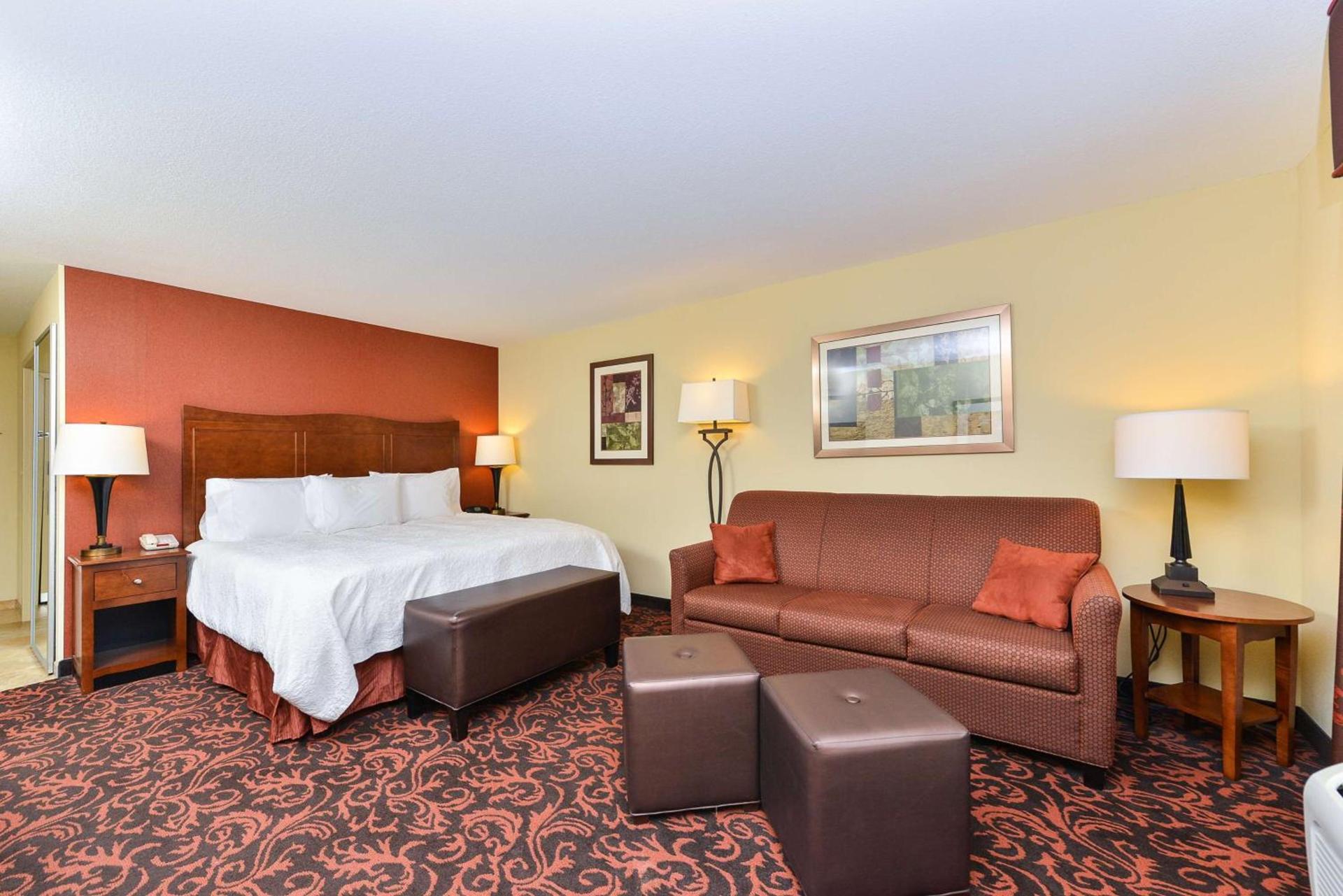 Hampton Inn Yorkville photo 39