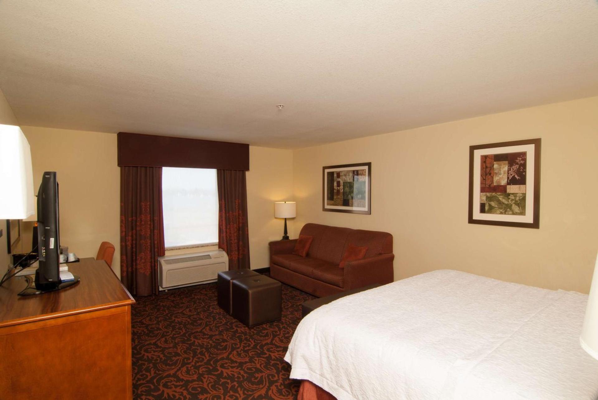 Hampton Inn Yorkville photo 40