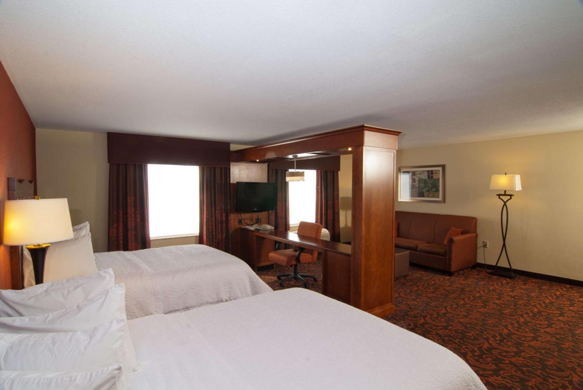 Hampton Inn Yorkville photo 43