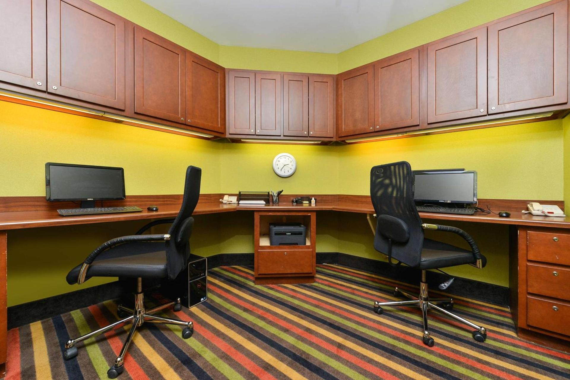 Hampton Inn Yorkville photo 46