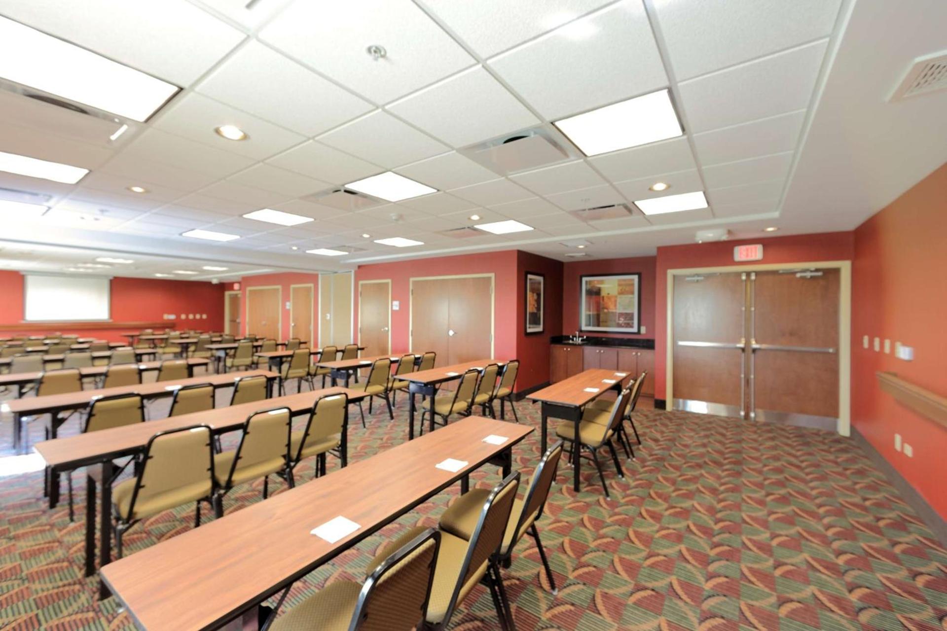 Hampton Inn Yorkville photo 45