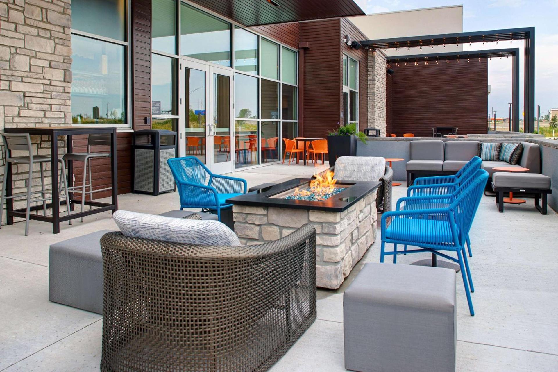 Hilton Garden Inn Cedar Rapids photo 2