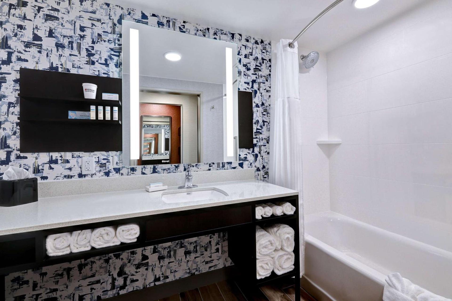 Hilton Garden Inn Cedar Rapids photo 18