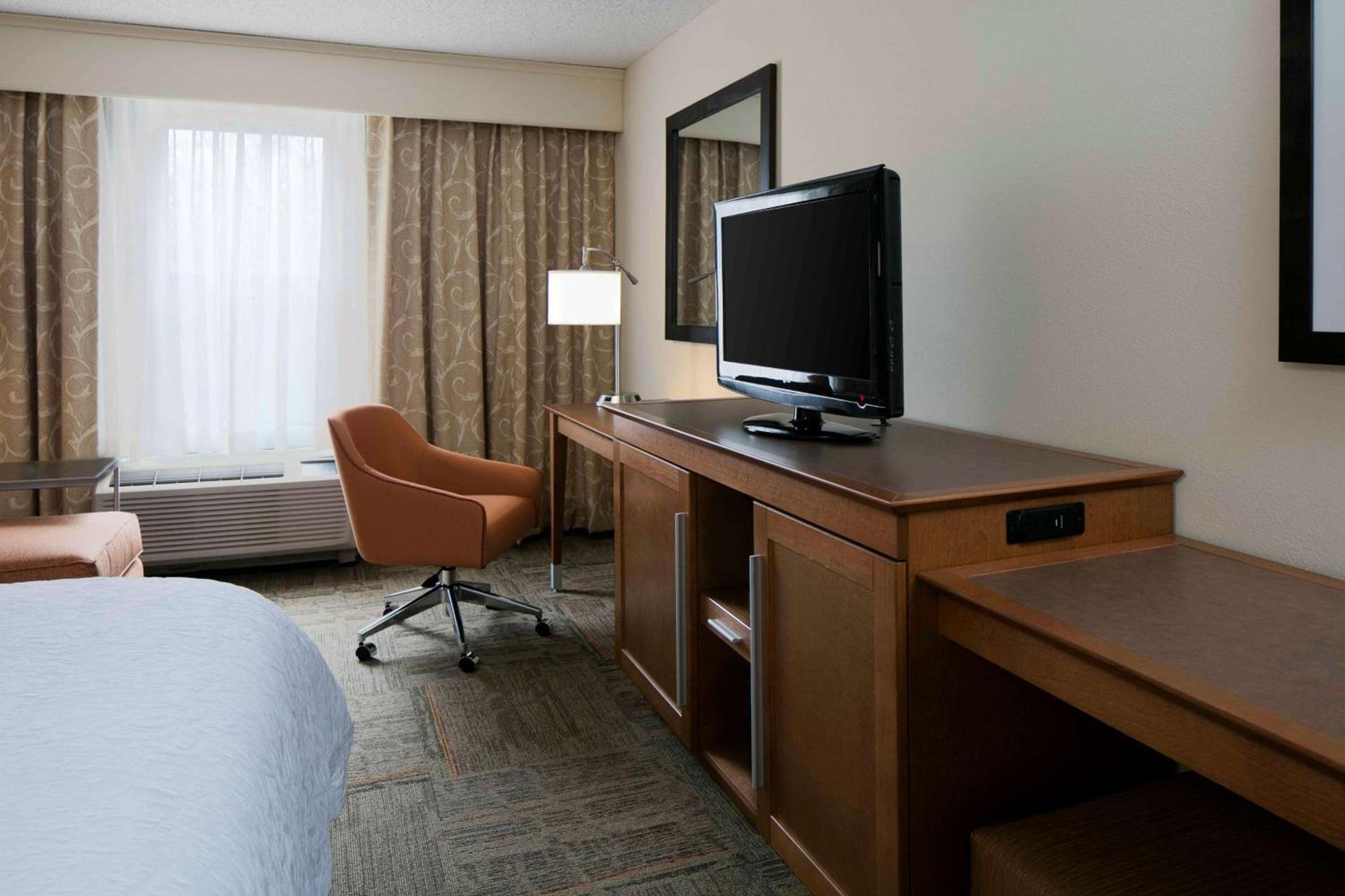 Hampton Inn Kansas City/Shawnee Mission photo 12