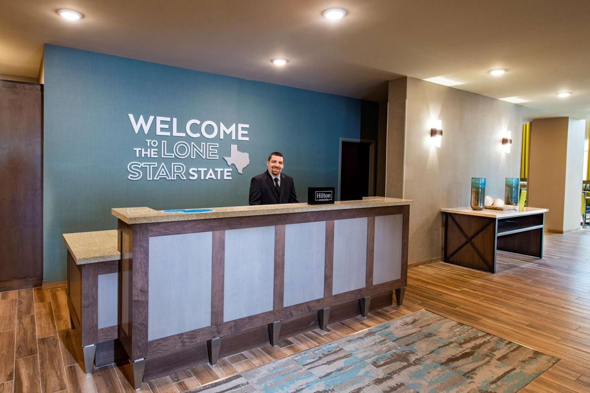Hampton Inn & Suites Keller Town Center photo 12