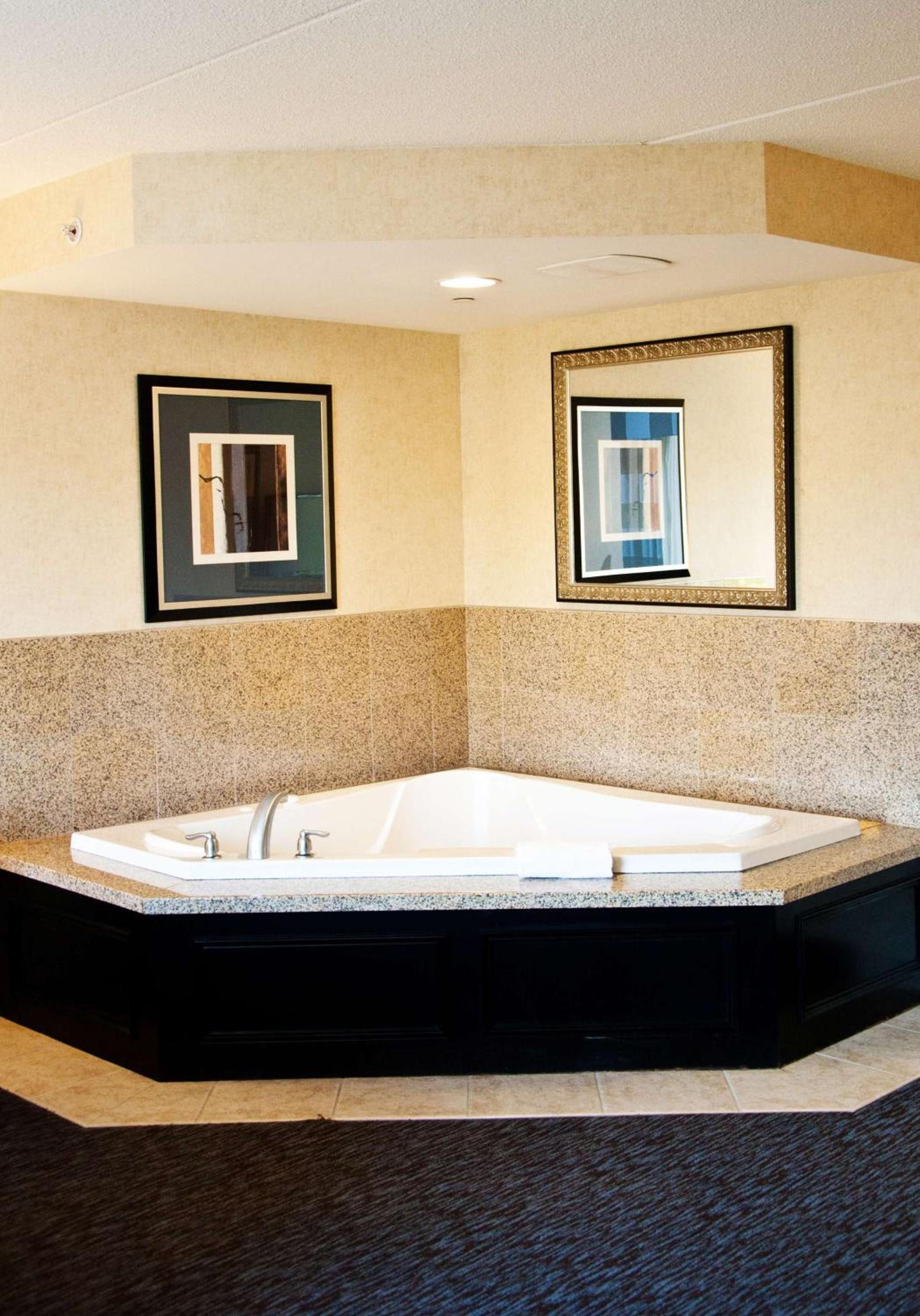 Hampton Inn Doylestown photo 27