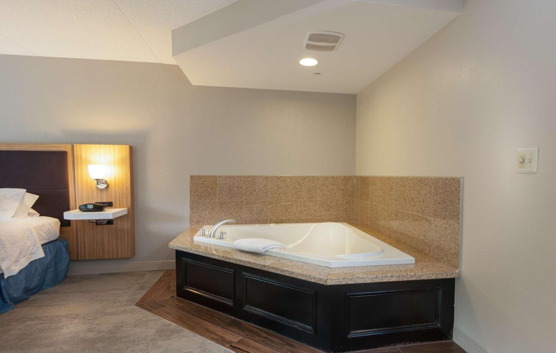 Hampton Inn Doylestown photo 34