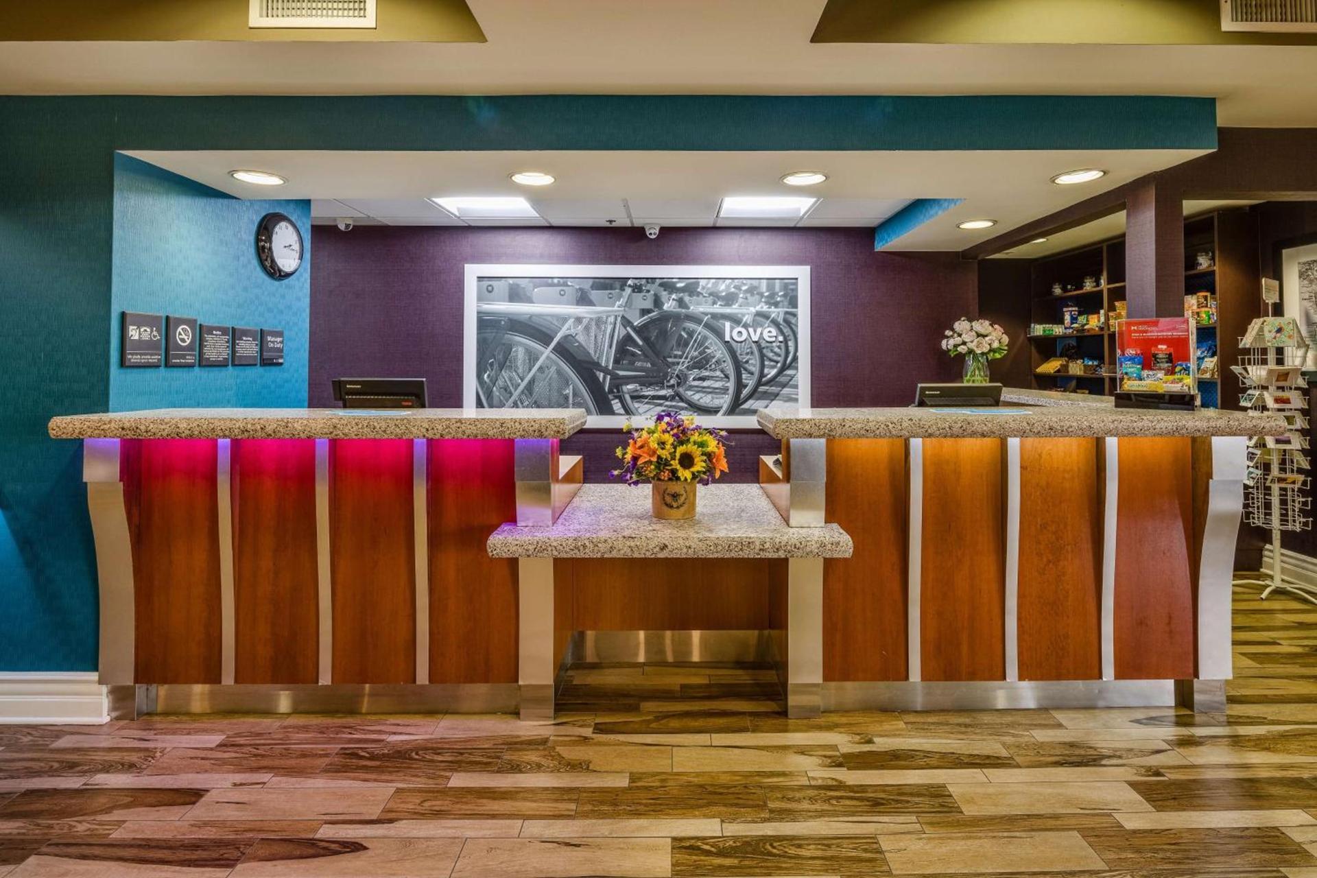 Hampton Inn San Francisco Airport photo 8