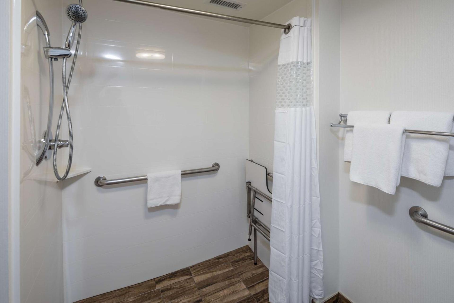 Hampton Inn San Francisco Airport photo 33