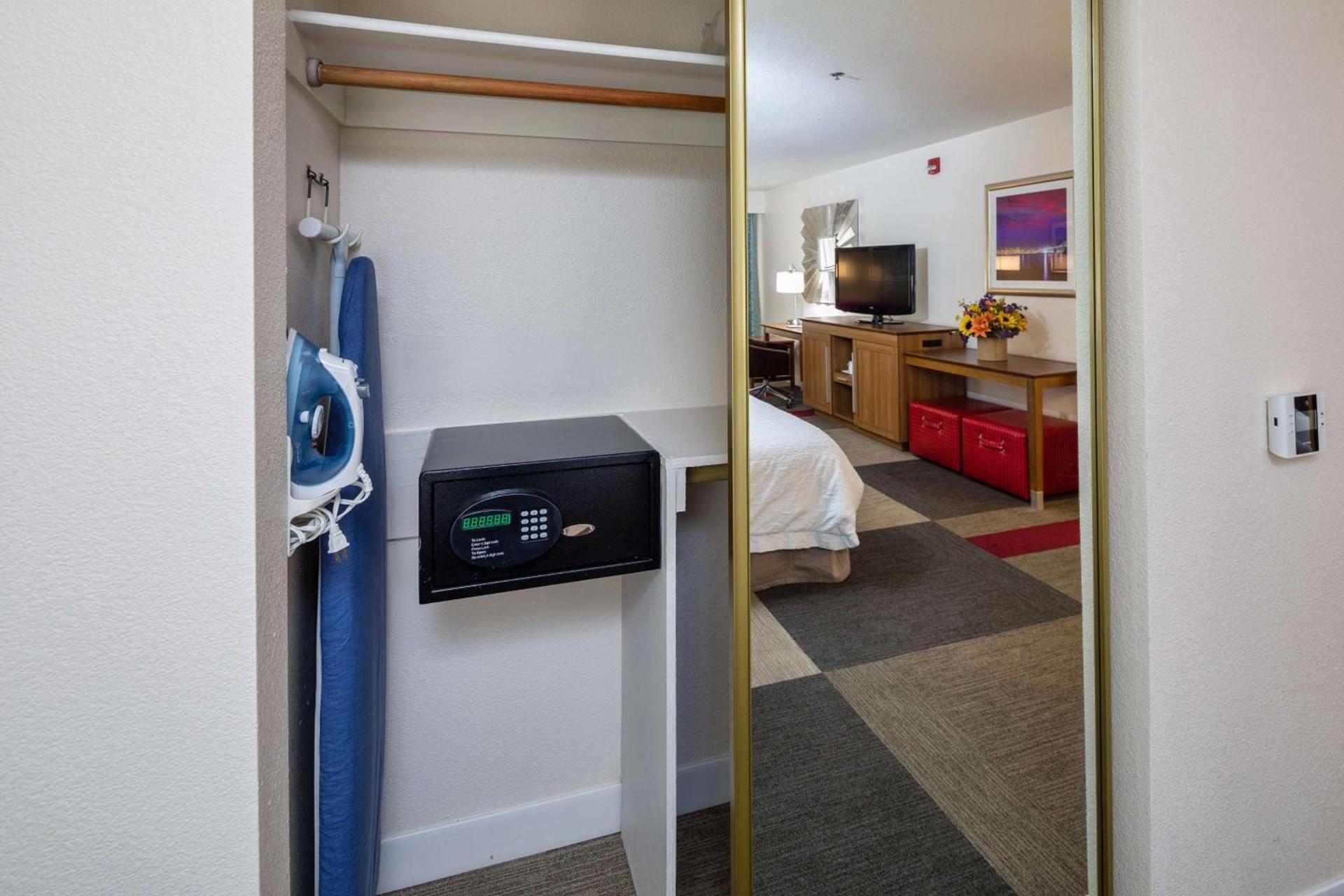 Hampton Inn San Francisco Airport photo 34