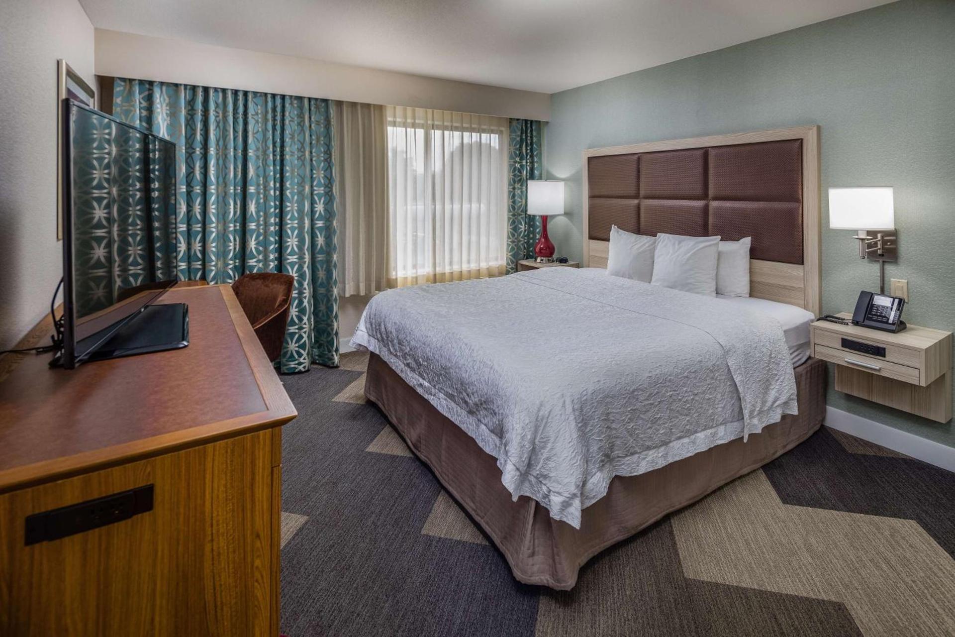Hampton Inn San Francisco Airport photo 35