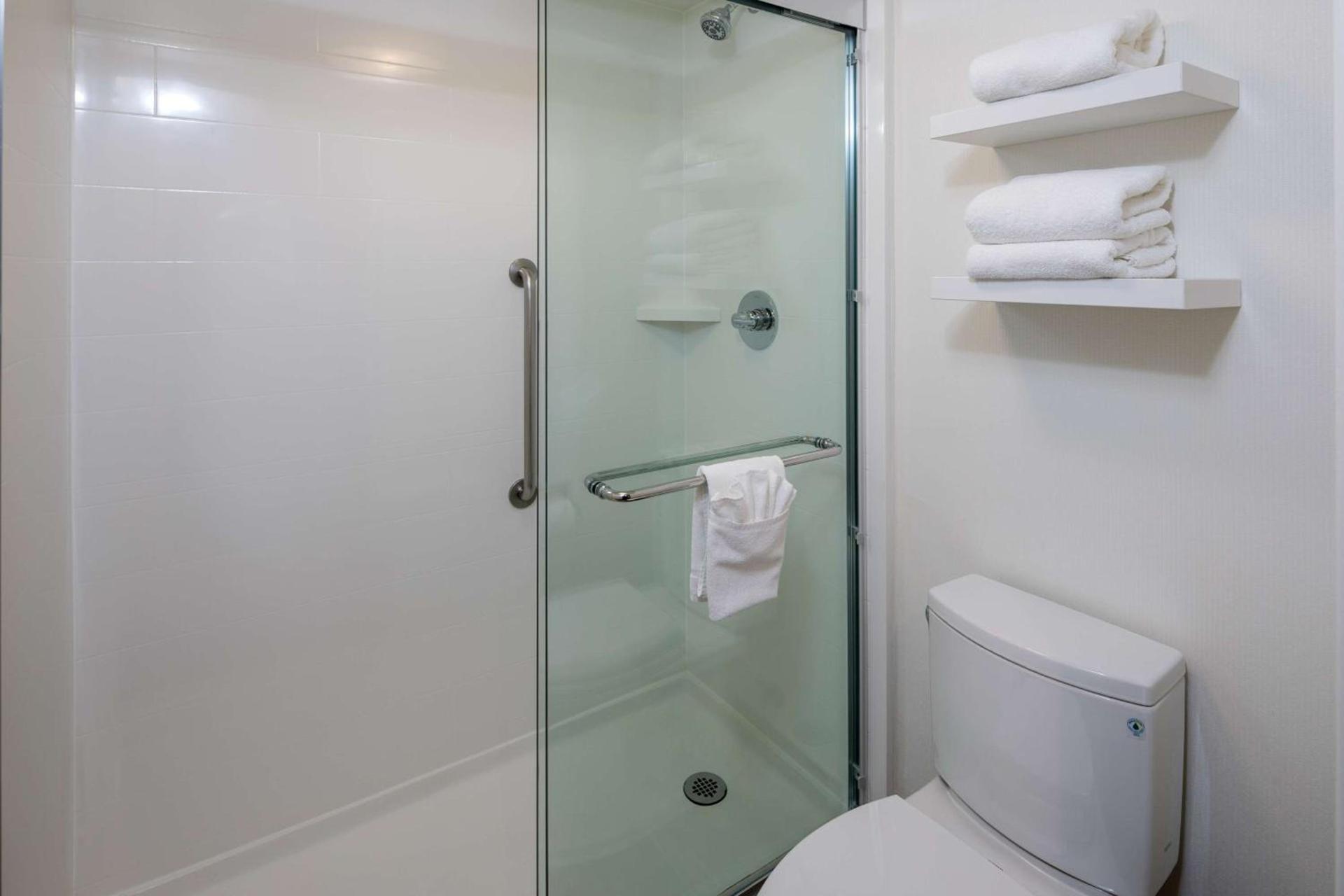 Hampton Inn San Francisco Airport photo 38