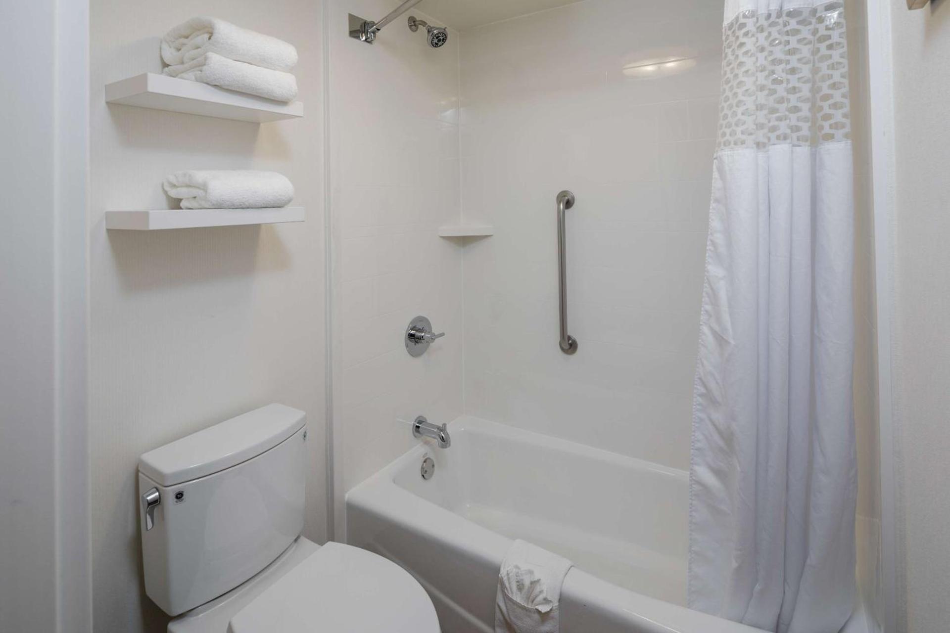 Hampton Inn San Francisco Airport photo 49