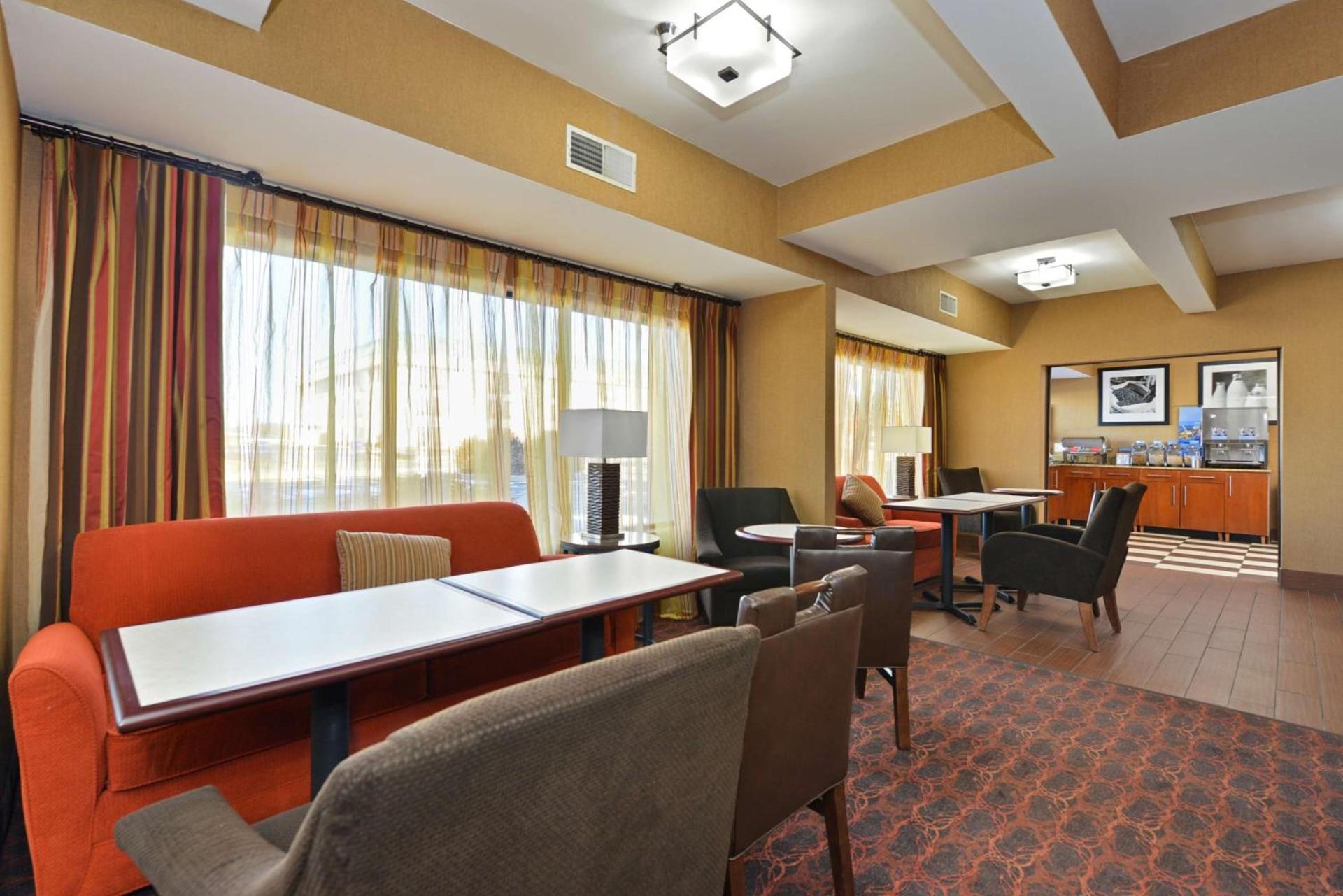 Hampton Inn St. Louis/Collinsville photo 14