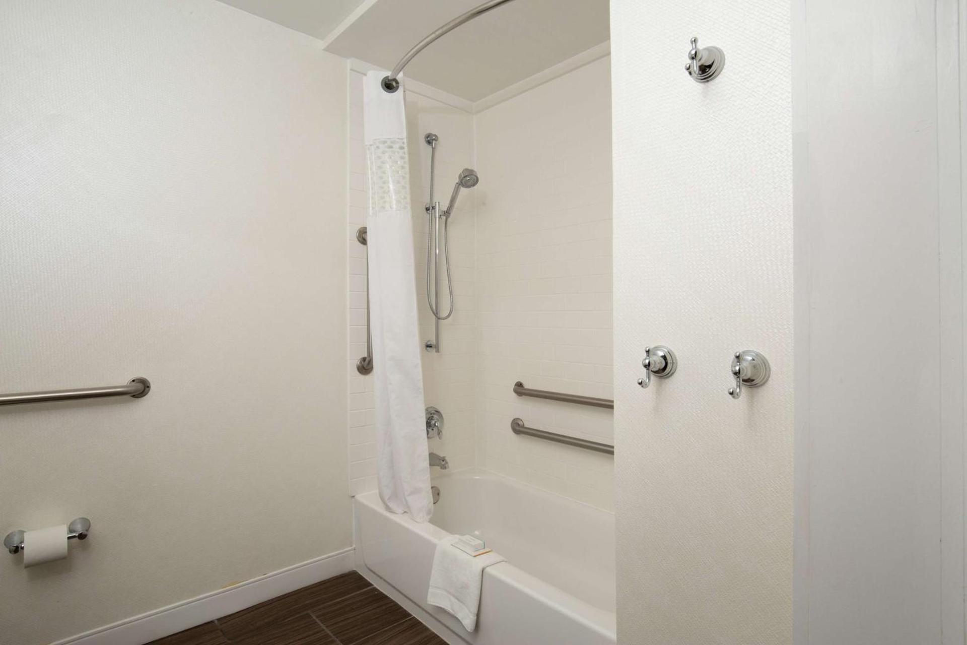 Hampton Inn St. Louis/Collinsville photo 21