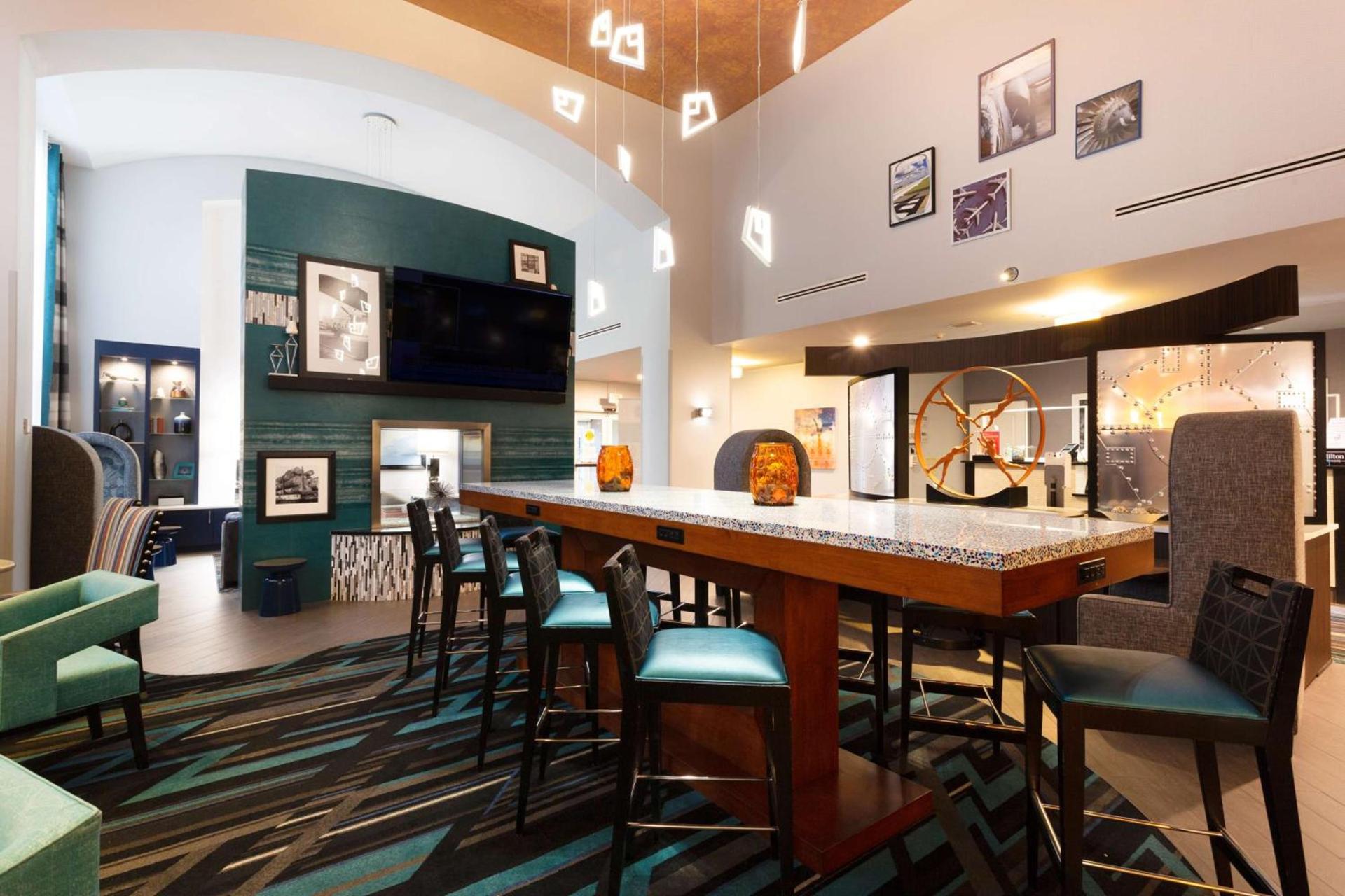Hampton Inn & Suites Herndon-Reston photo 3