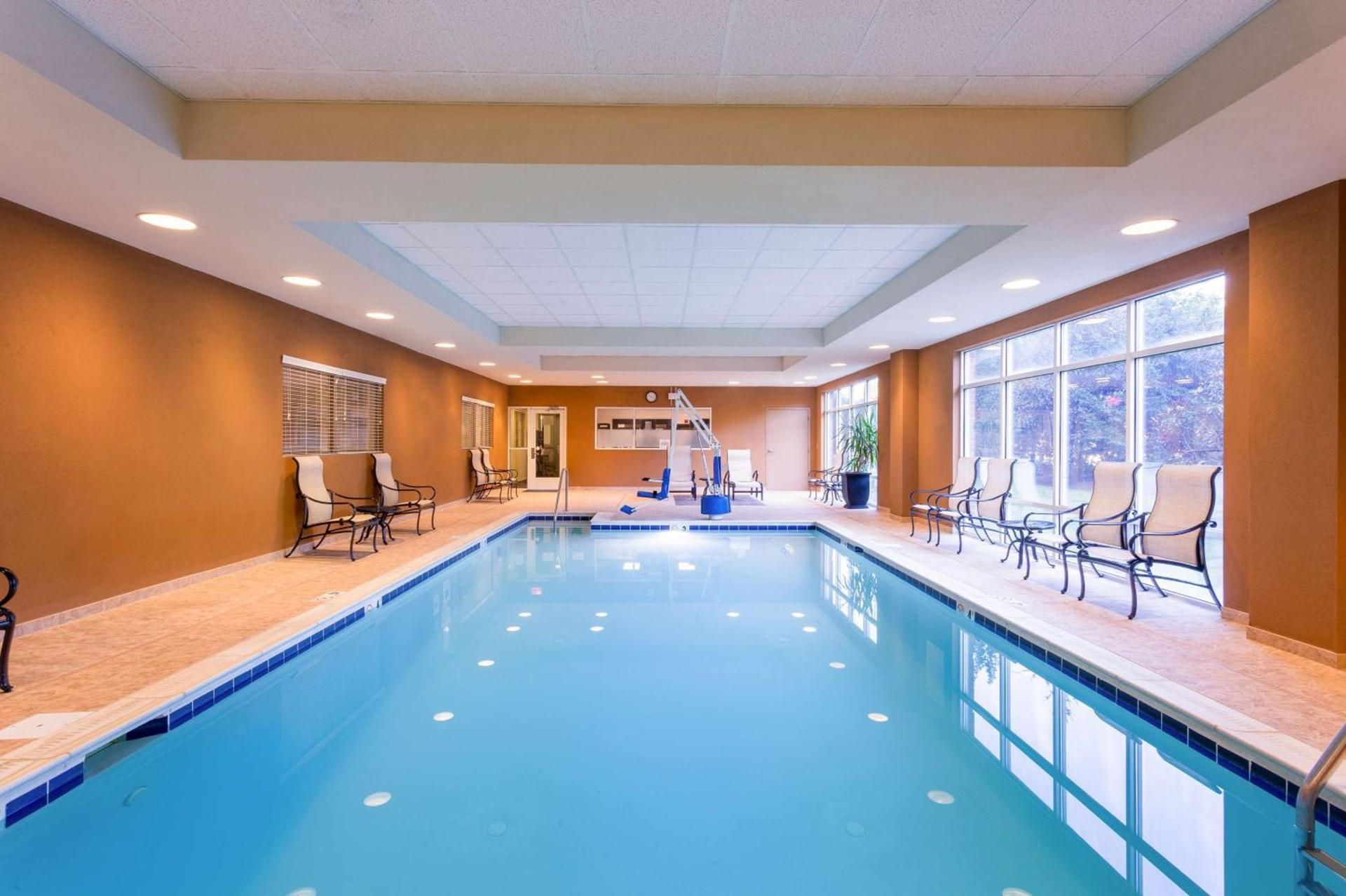 Hampton Inn & Suites Herndon-Reston photo 8