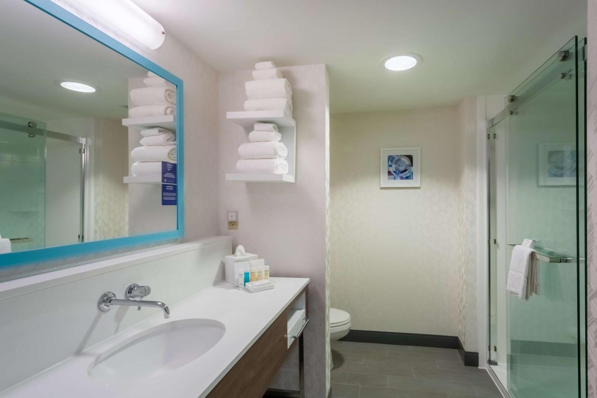 Hampton Inn & Suites Herndon-Reston photo 16