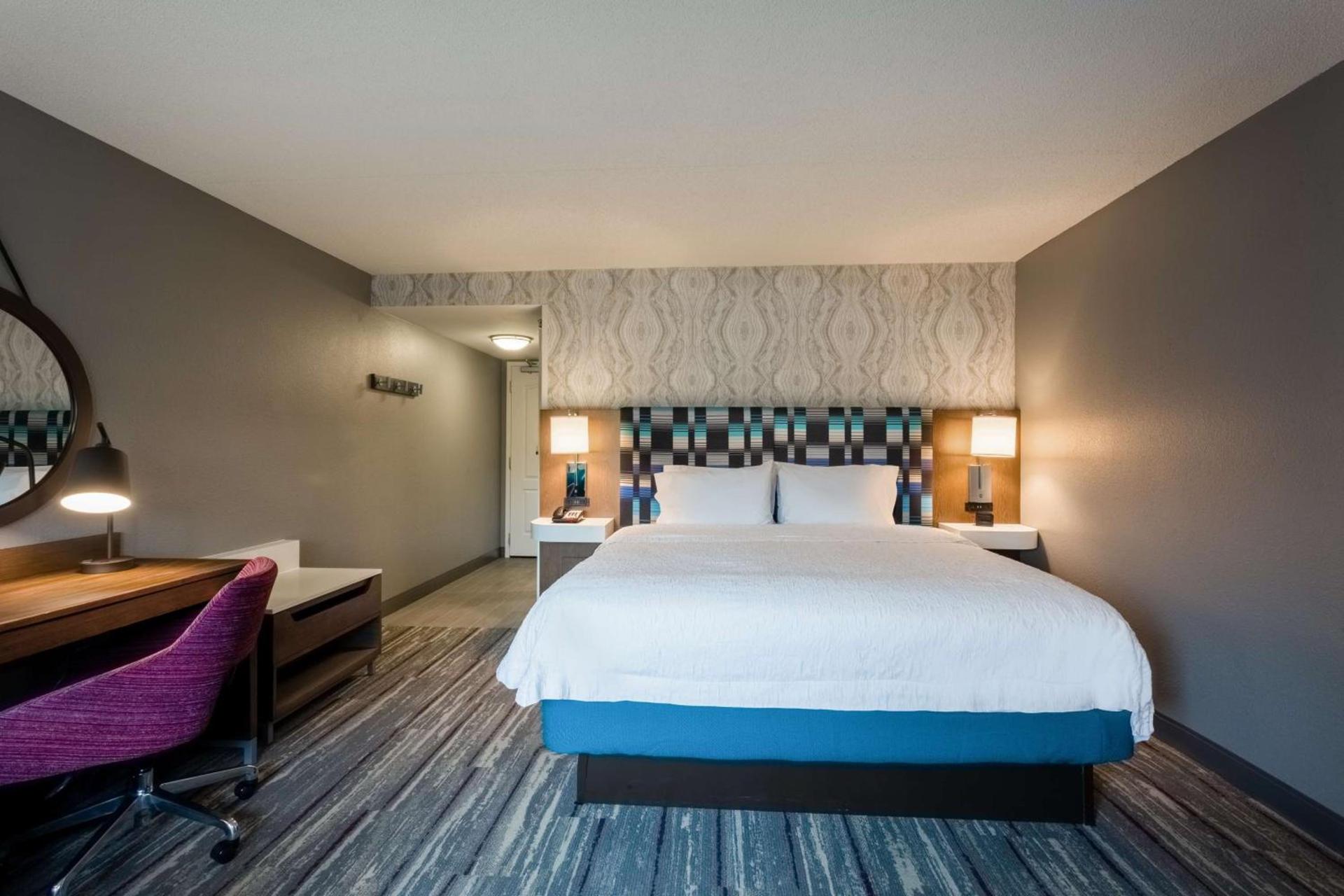 Hampton Inn & Suites Herndon-Reston photo 14