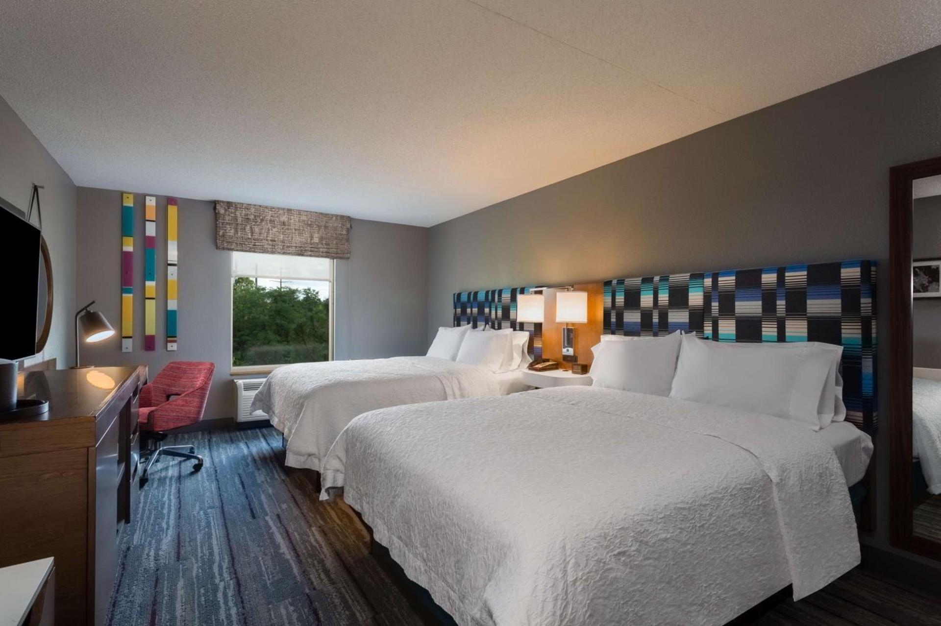 Hampton Inn & Suites Herndon-Reston photo 18
