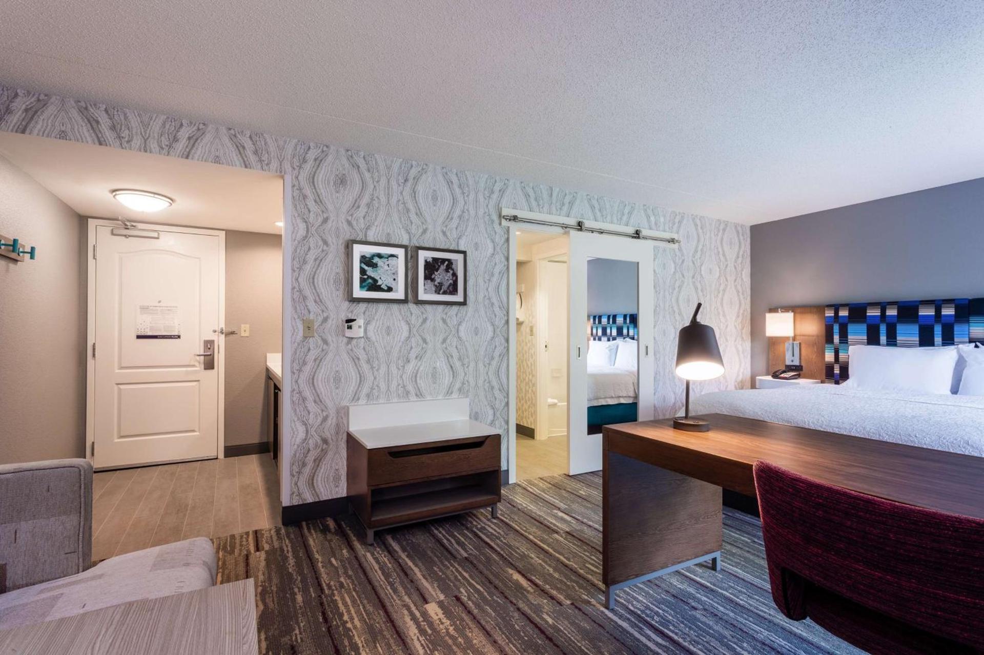 Hampton Inn & Suites Herndon-Reston photo 19
