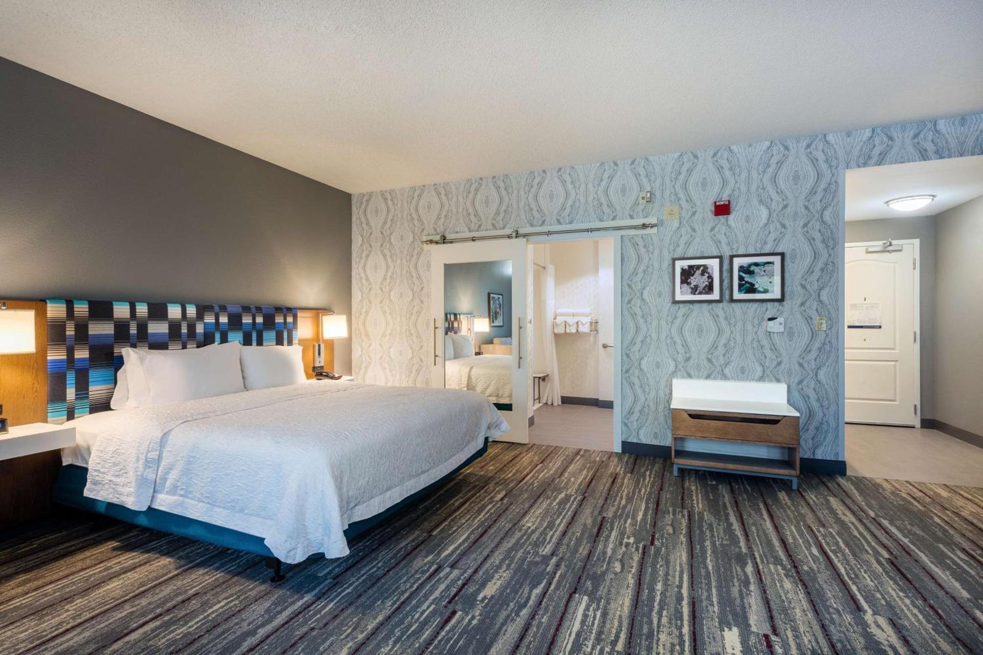 Hampton Inn & Suites Herndon-Reston photo 20