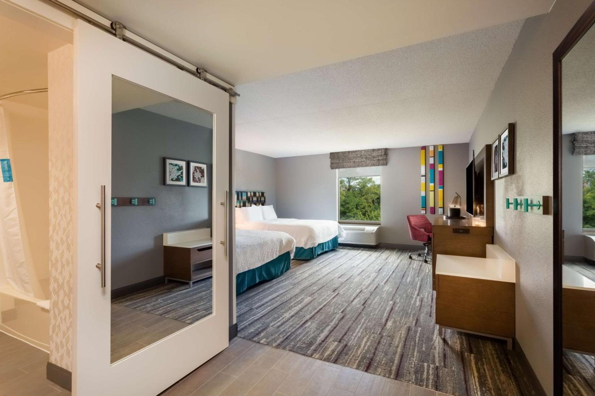 Hampton Inn & Suites Herndon-Reston photo 21