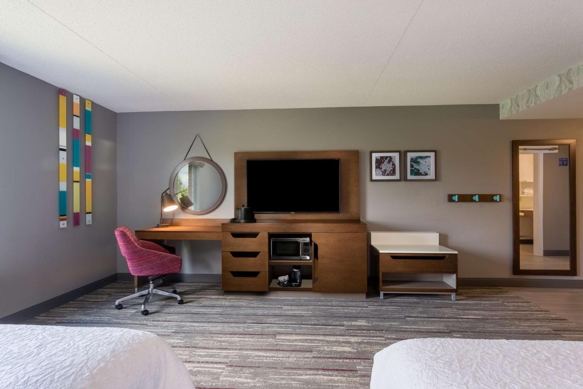 Hampton Inn & Suites Herndon-Reston photo 22