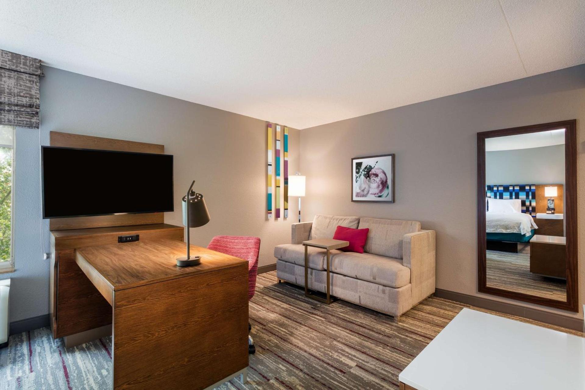 Hampton Inn & Suites Herndon-Reston photo 23