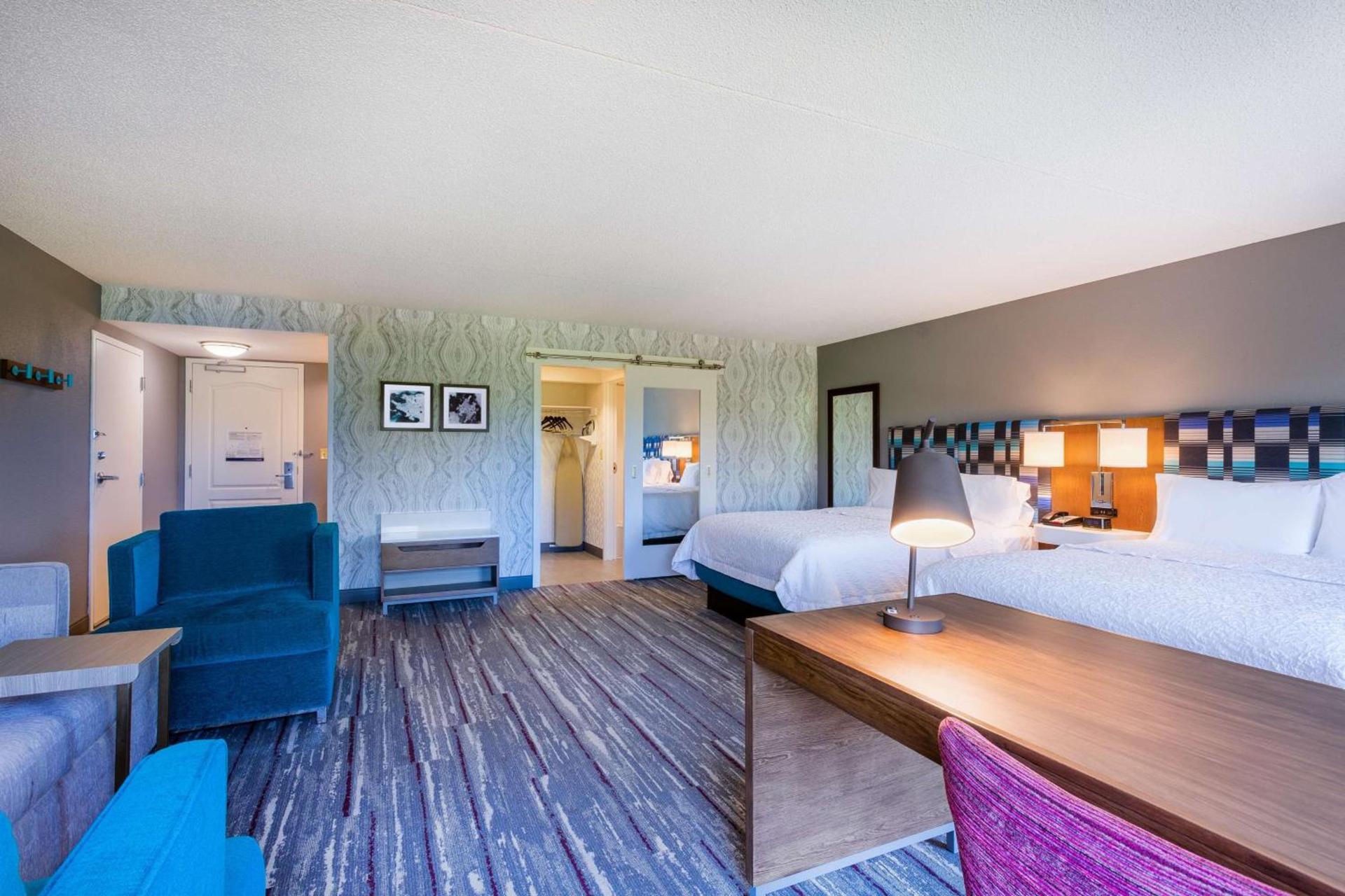 Hampton Inn & Suites Herndon-Reston photo 29