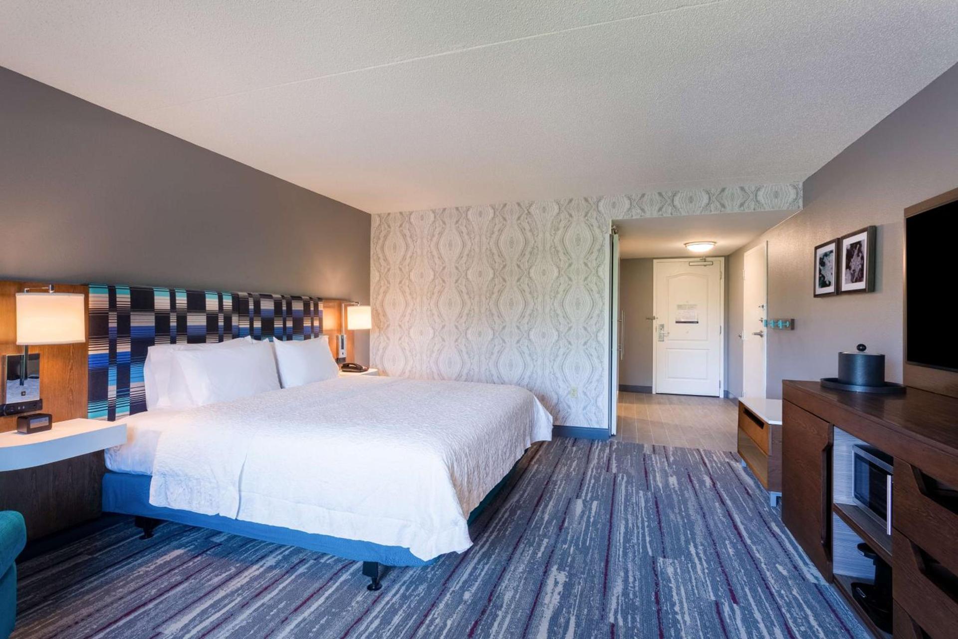 Hampton Inn & Suites Herndon-Reston photo 30