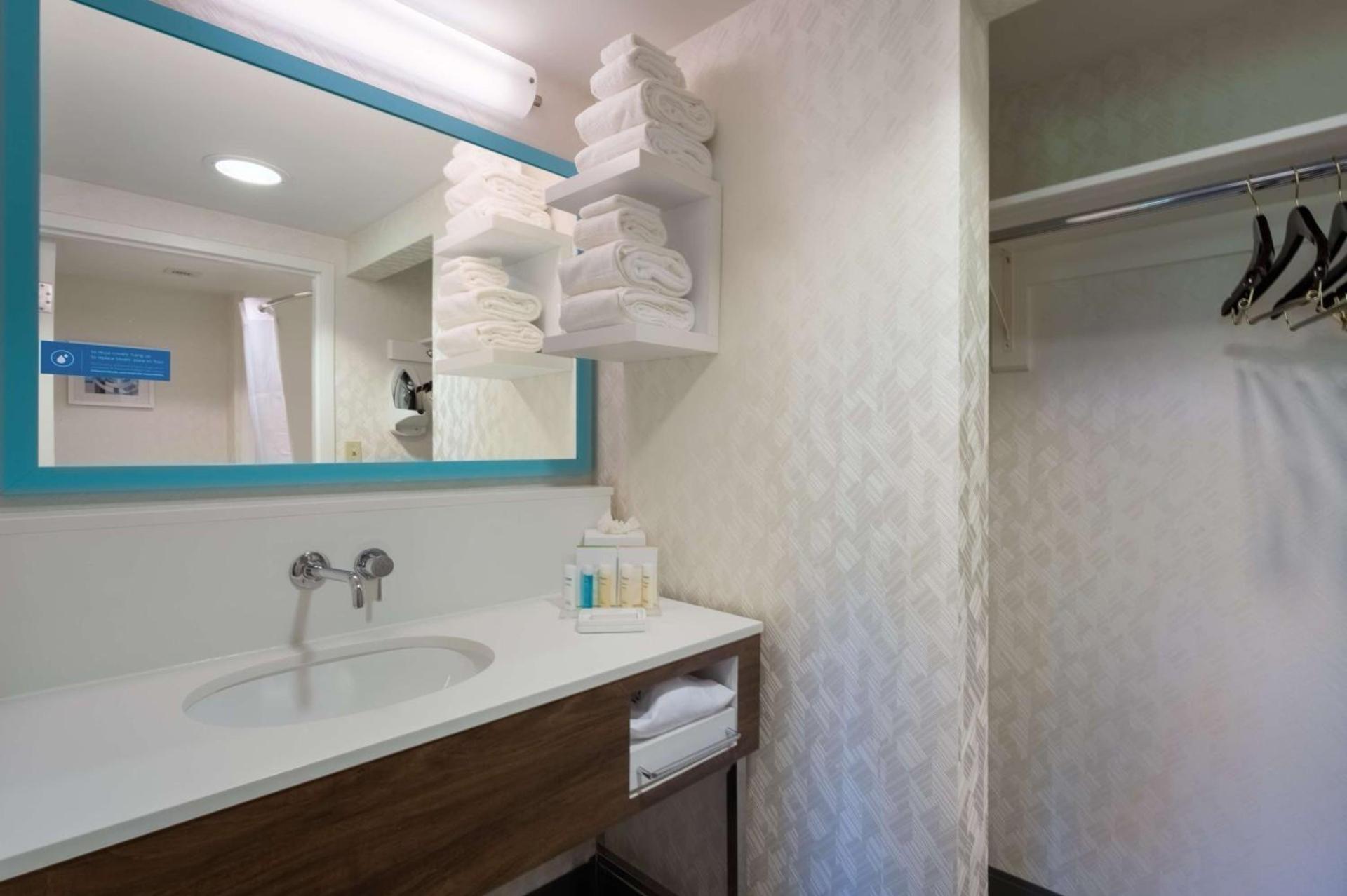 Hampton Inn & Suites Herndon-Reston photo 33