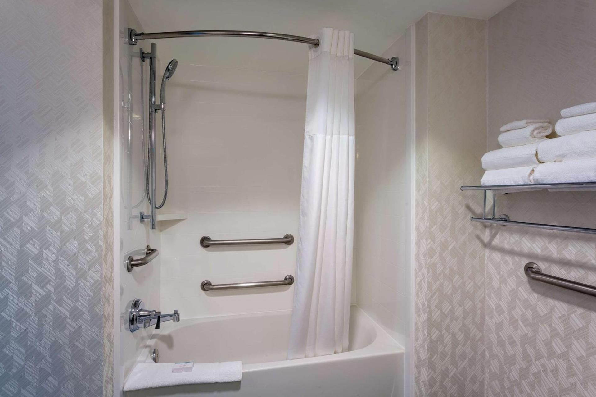 Hampton Inn & Suites Herndon-Reston photo 34