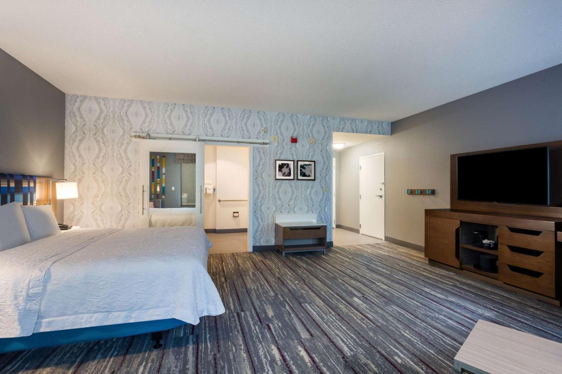 Hampton Inn & Suites Herndon-Reston photo 37