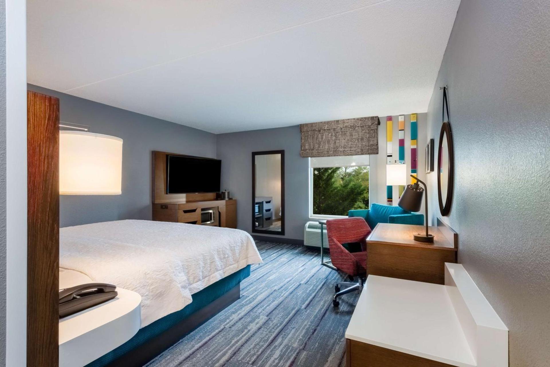 Hampton Inn & Suites Herndon-Reston photo 38